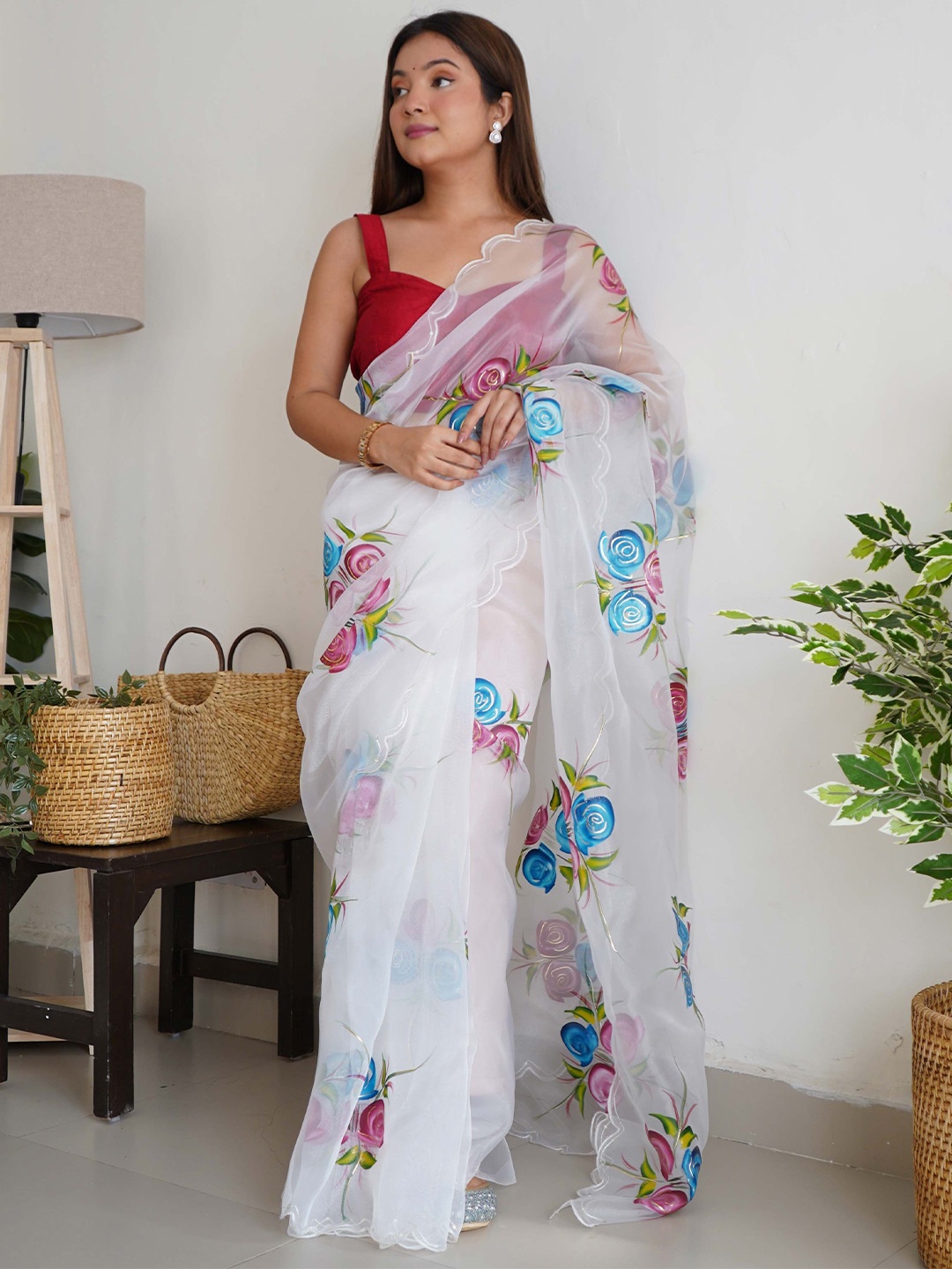 

VAMSEE Floral Embroidered Saree, White