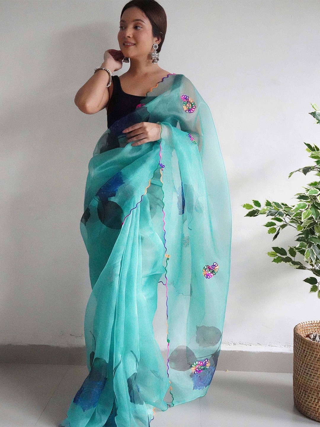 

VAMSEE Ethnic Motif Embroidered Mirror Work Floral Saree, Teal