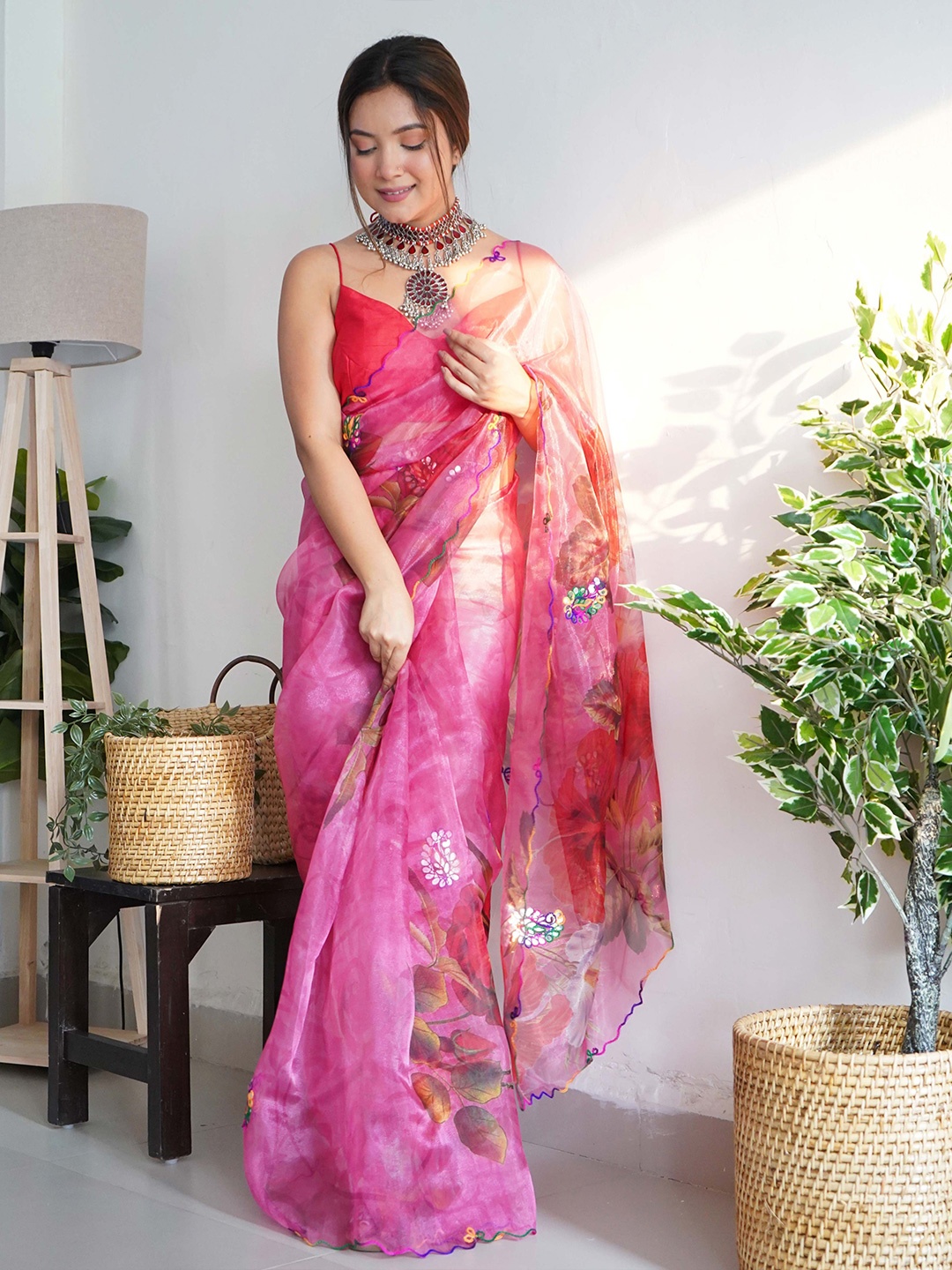 

VAMSEE Ethnic Motifs Embroidered Organza Saree, Pink