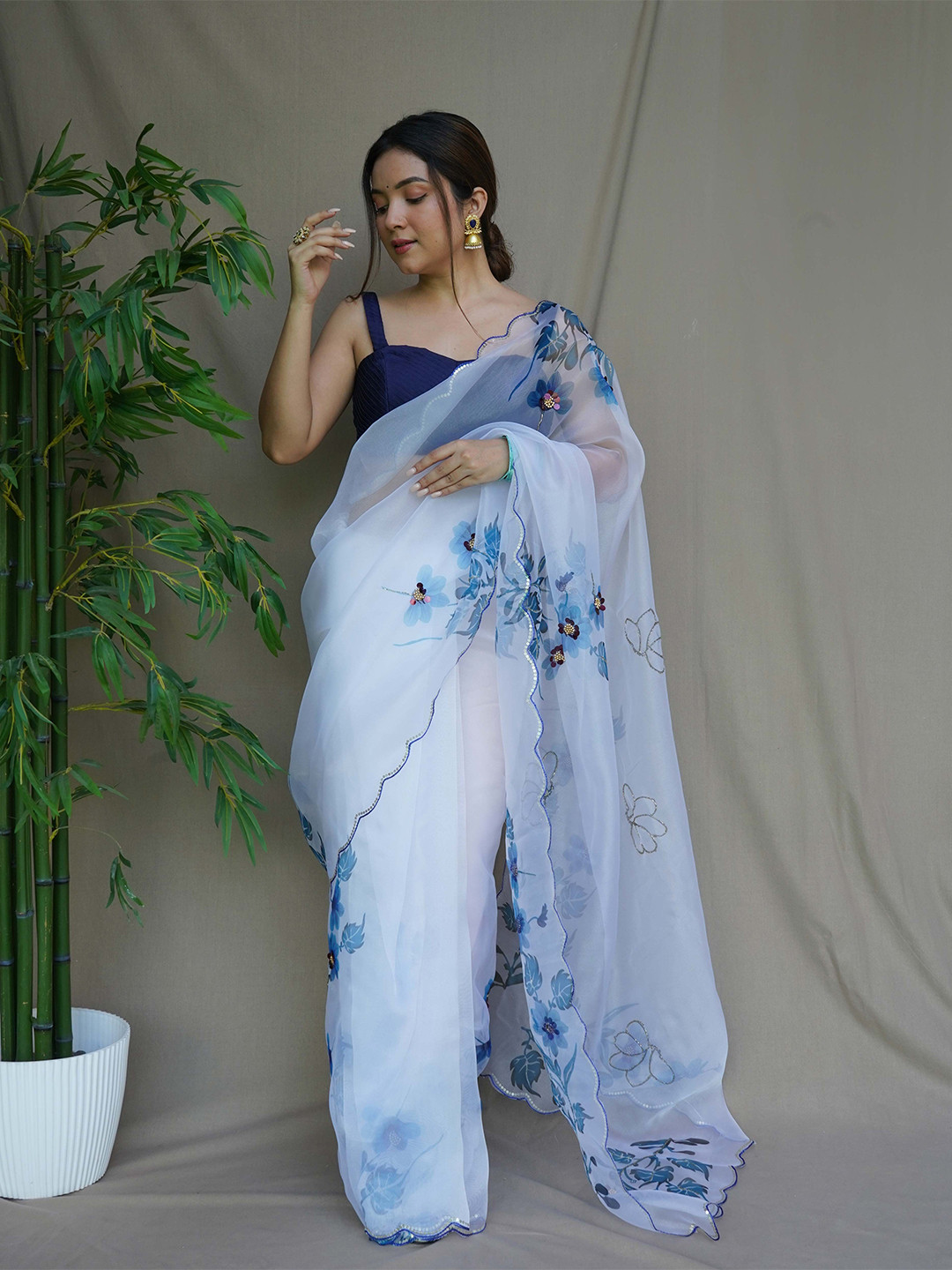 

VAMSEE Embroidered Sequinned Beads & Stones Floral Saree, Blue