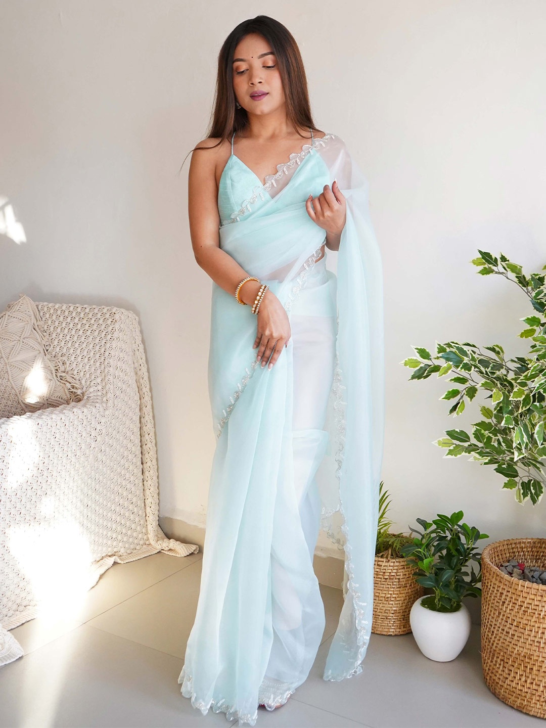 

VAMSEE Beads and Stones Solid Saree, Blue