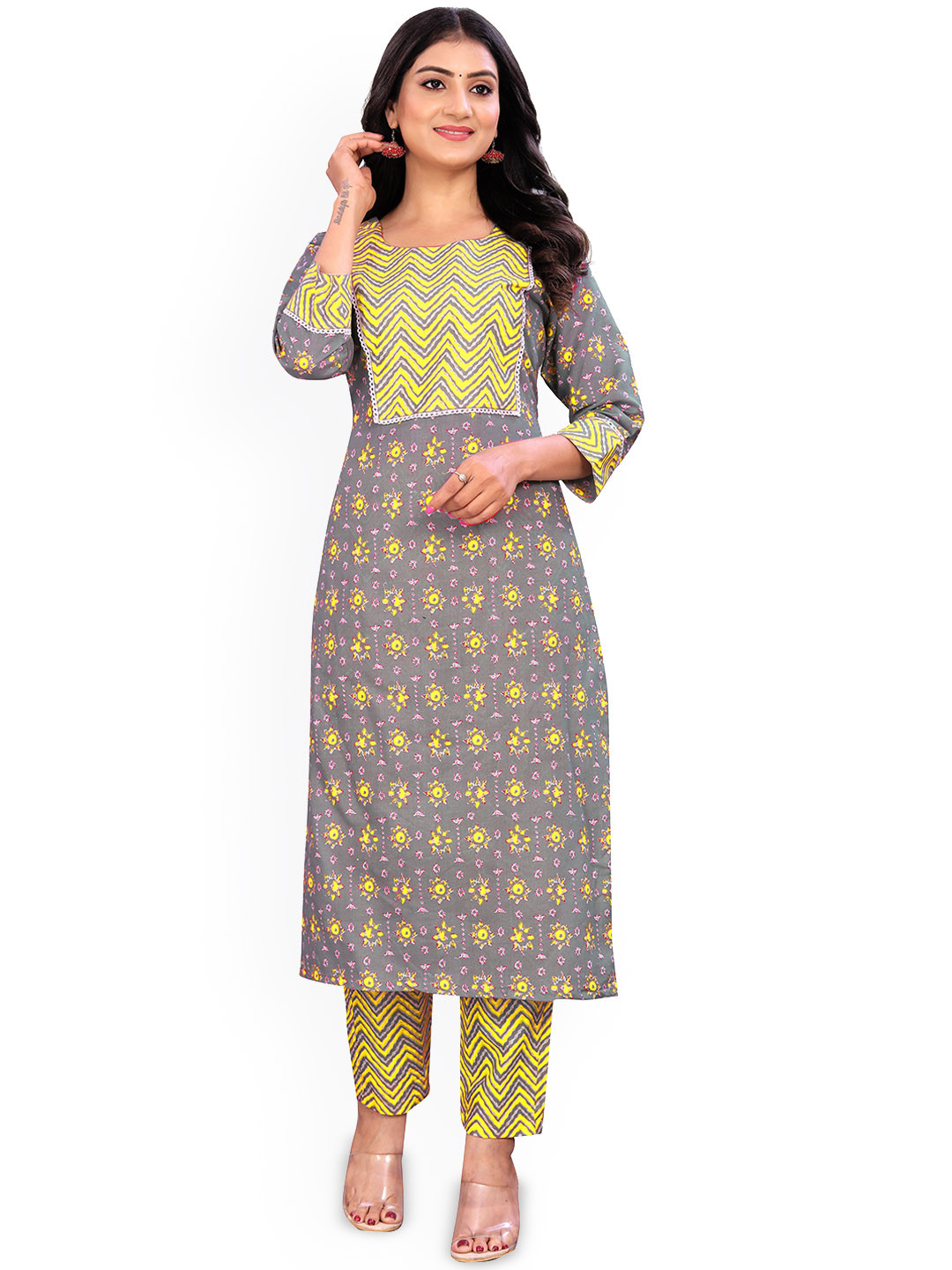 

VIRICA Ethnic Motifs Printed Round Neck Gotta Patti Straight Kurta with Trousers, Grey