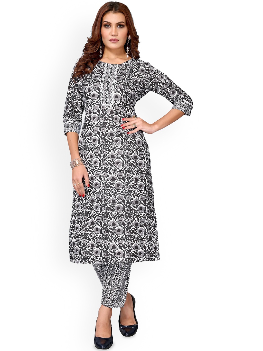 

VIRICA Ethnic Motifs Printed Round Neck Gotta Patti Straight Kurta with Trousers, Grey