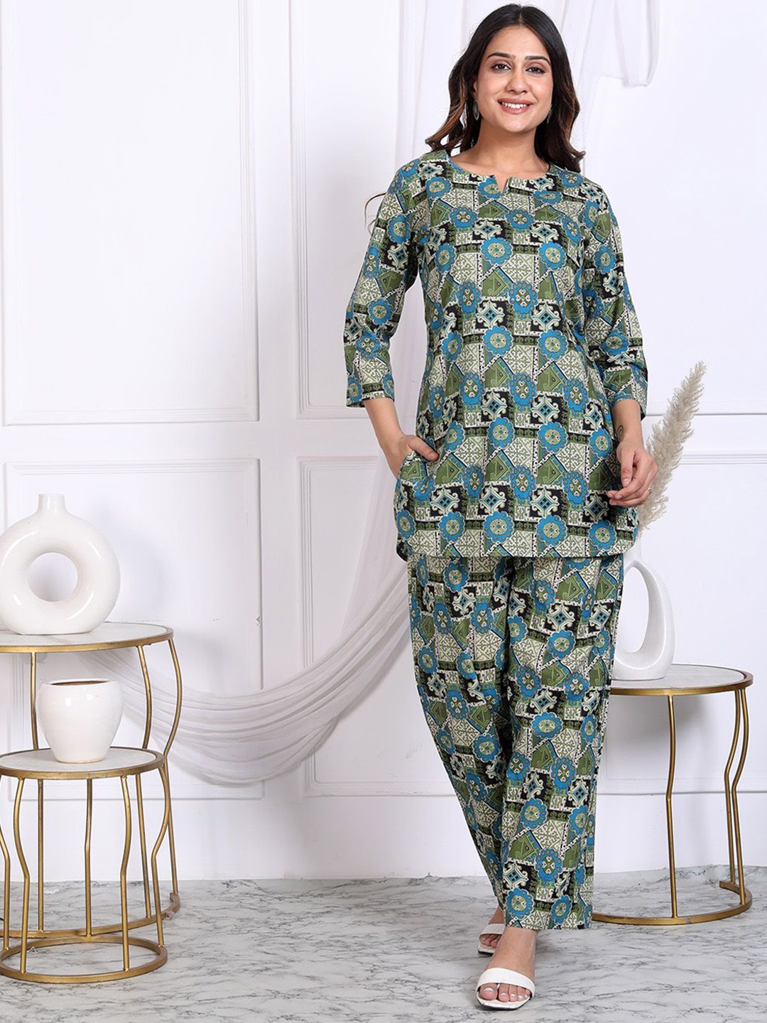 

Kaftanize Floral Printed Pure Cotton Straight Kurti With Palazzos, Green