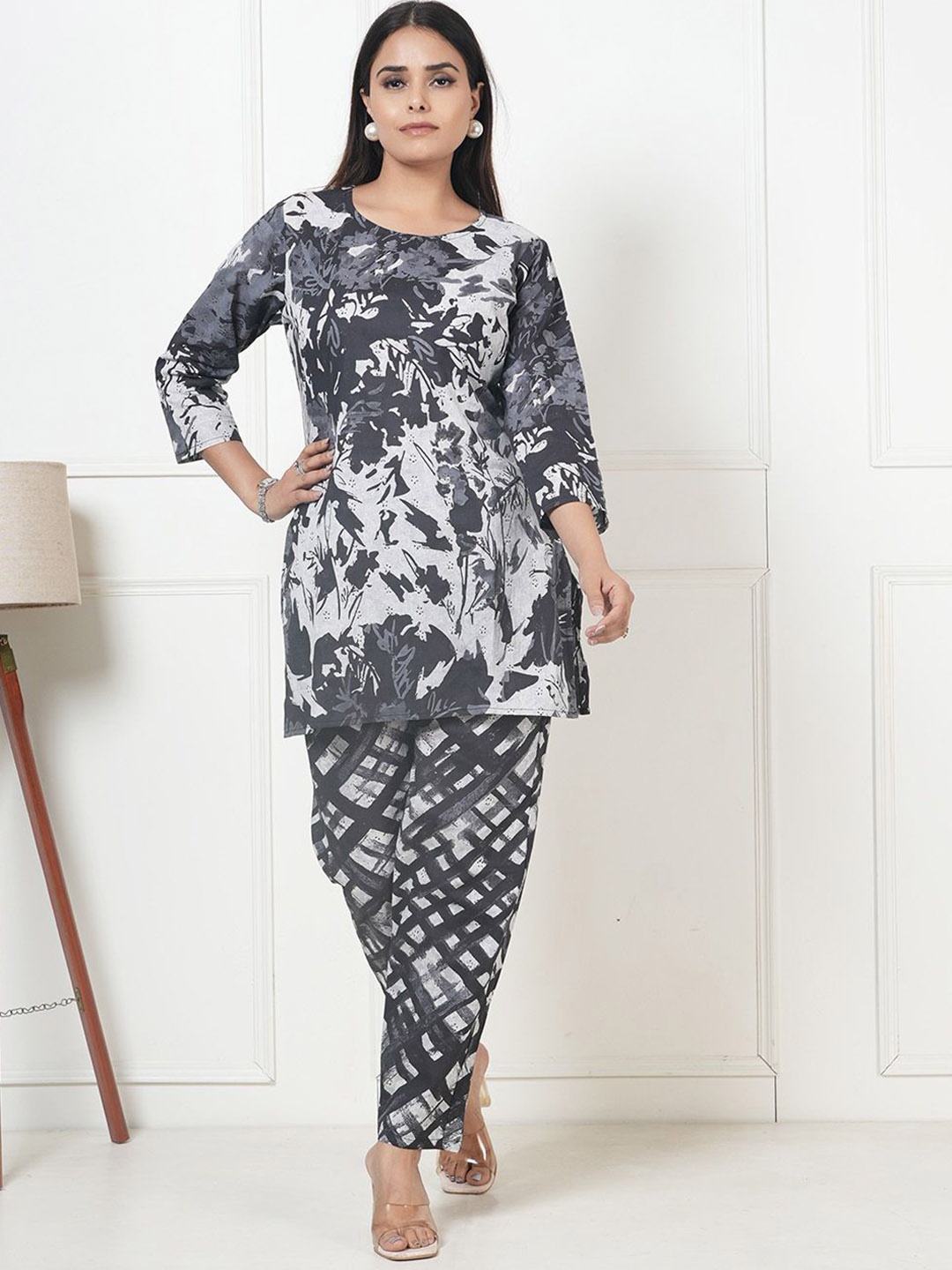 Kaftanize Floral Printed Pure Cotton Straight Kurti with Trousers, Grey