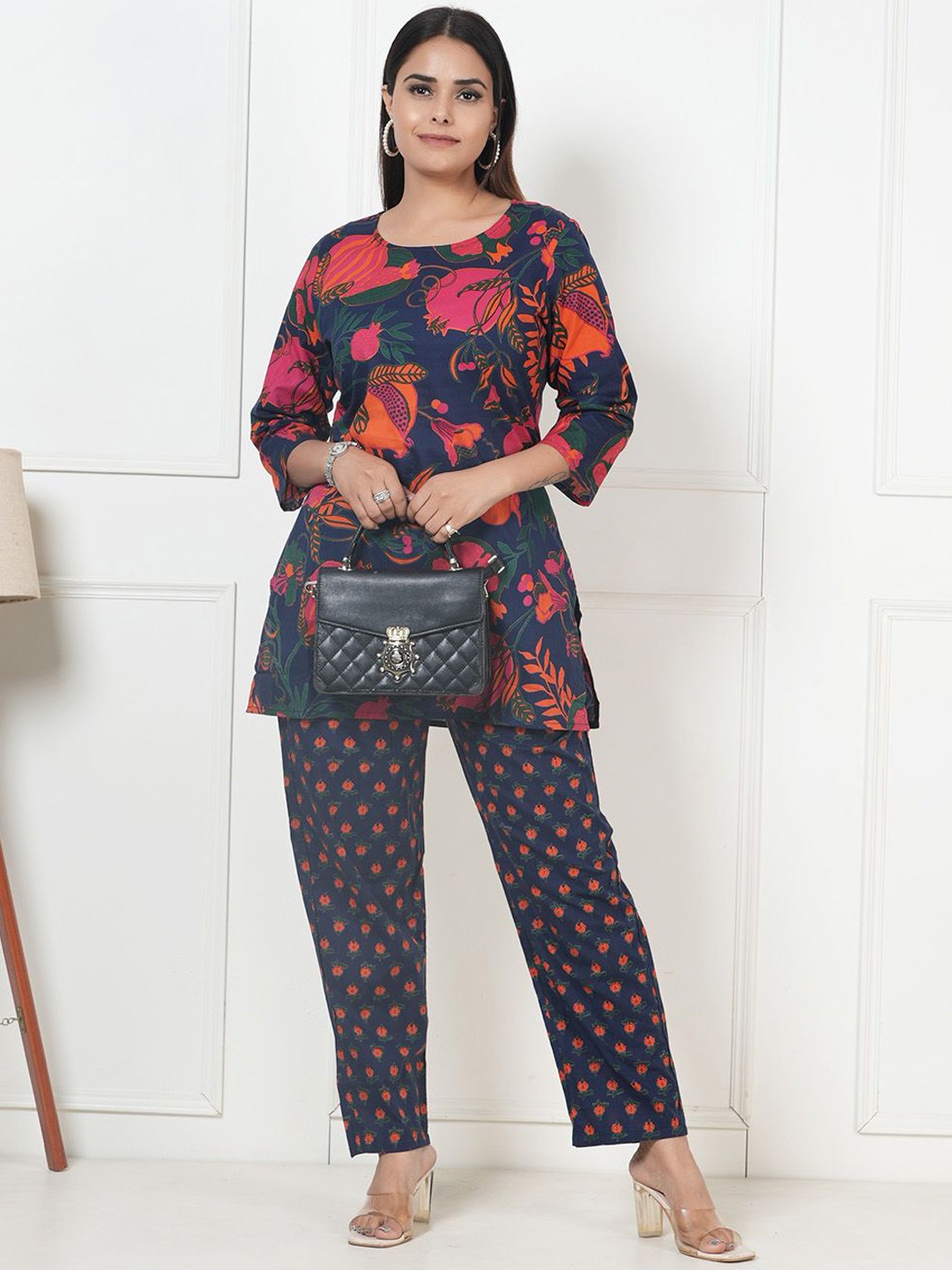 

Kaftanize Floral Printed Pure Cotton Straight Kurti With Trousers, Navy blue