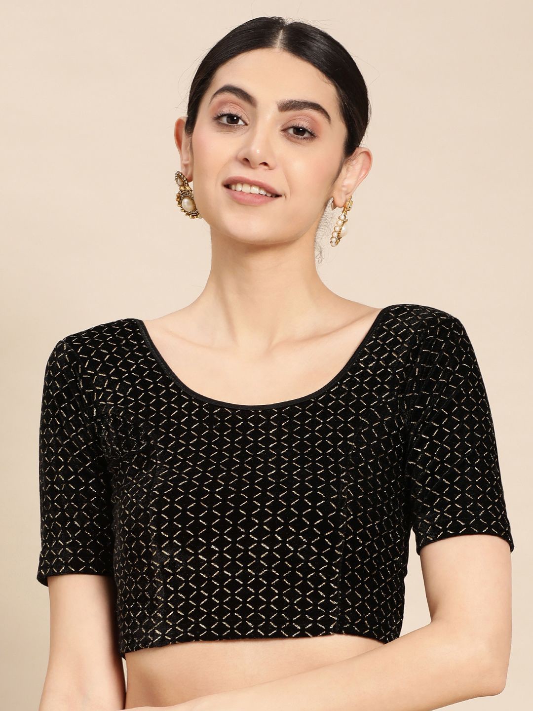 

VASTRANAND Round-Neck Short Sleeve Velvet Stretchable Saree Blouse, Black