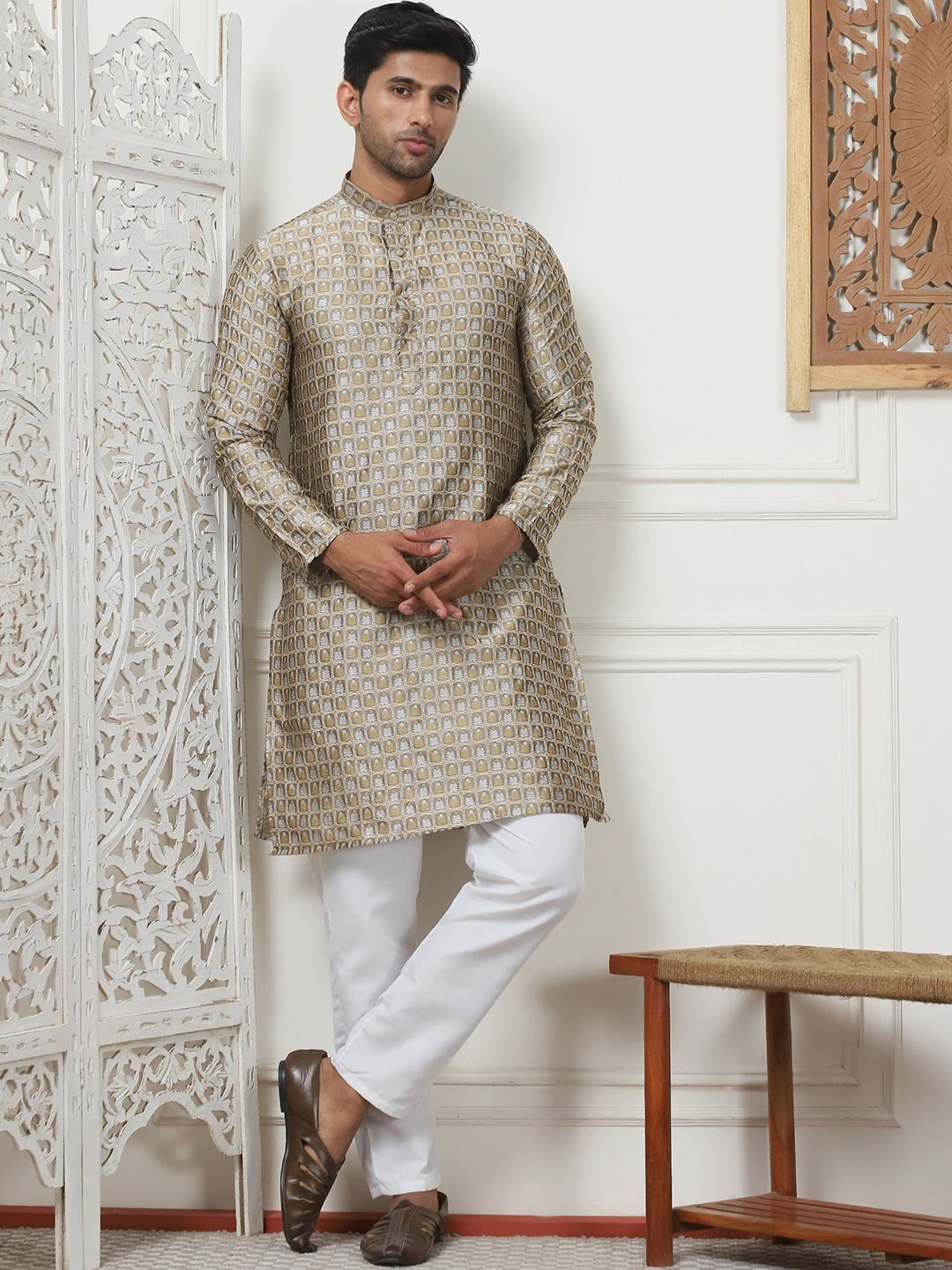 

Anouk Floral Woven Design Mandarin Collar Straight Kurta with Pyjamas, Gold