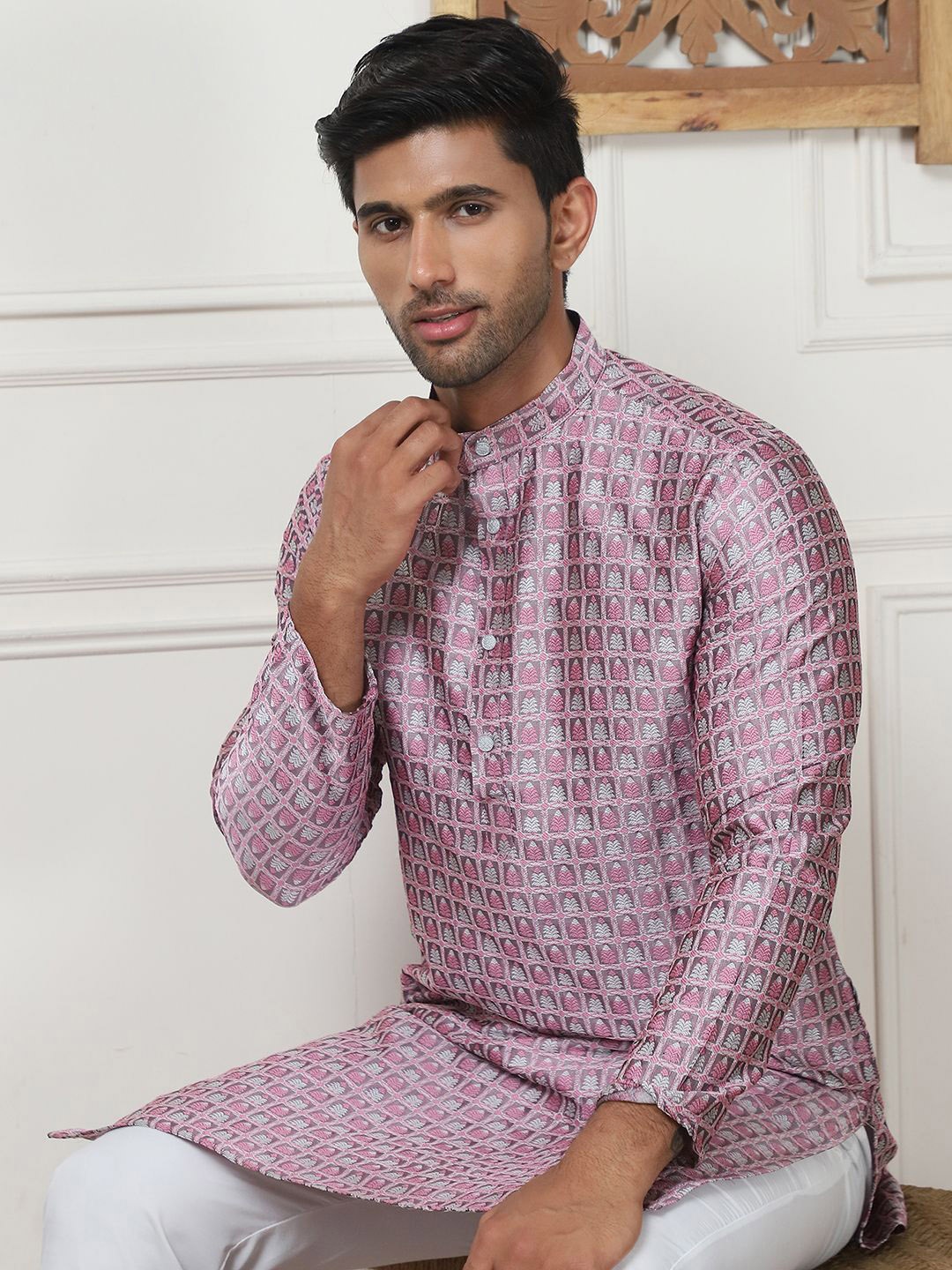 

Anouk Floral Regular Kurta with Pyjamas, Pink
