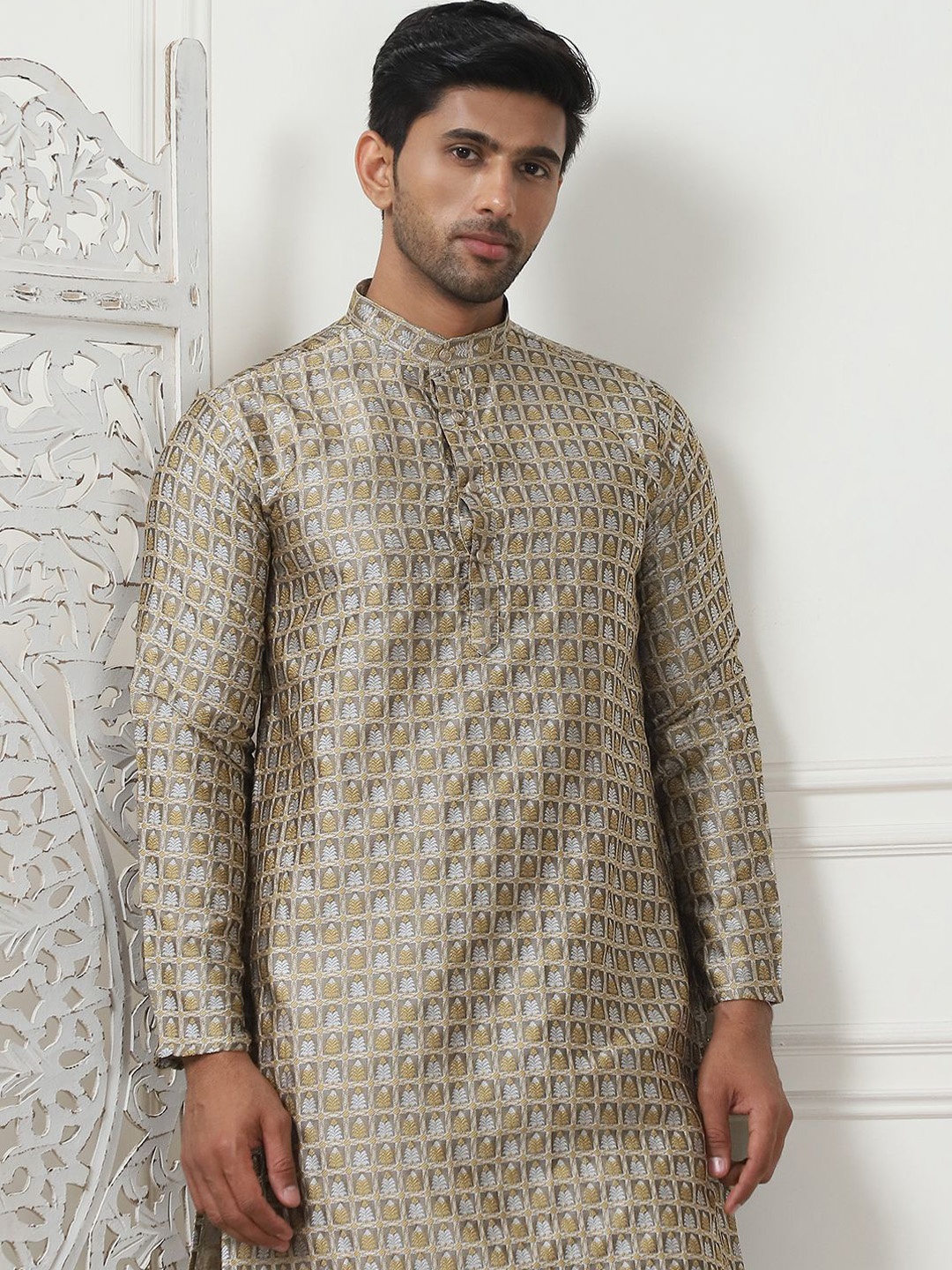 

Anouk Brown Floral Woven Design Mandarin Collar Jacquard Weave Silk Cotton Kurta & Pyjamas