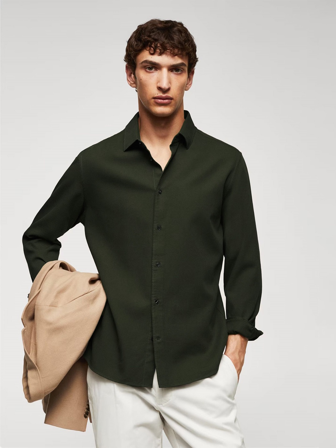 

MISCHIEF MONKEY Men Classic Tailored Fit Solid Opaque Casual Shirt, Green