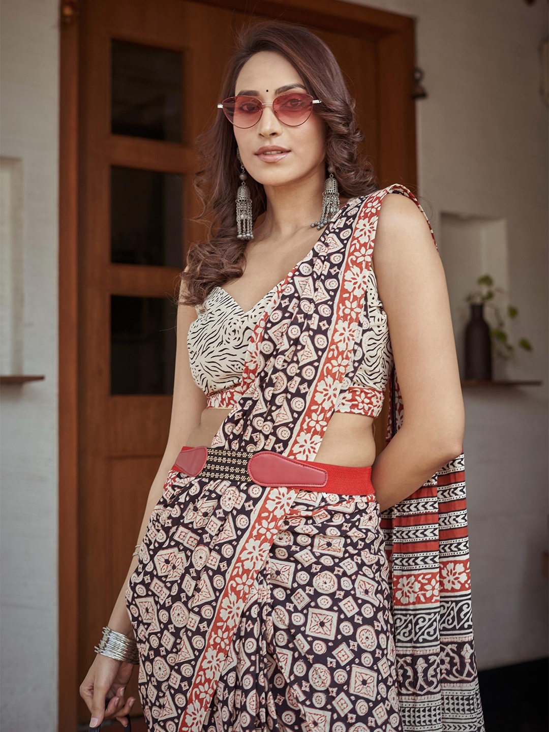 

Kalista Floral Printed Pure Cotton Ready to Wear Bagru Saree, Black