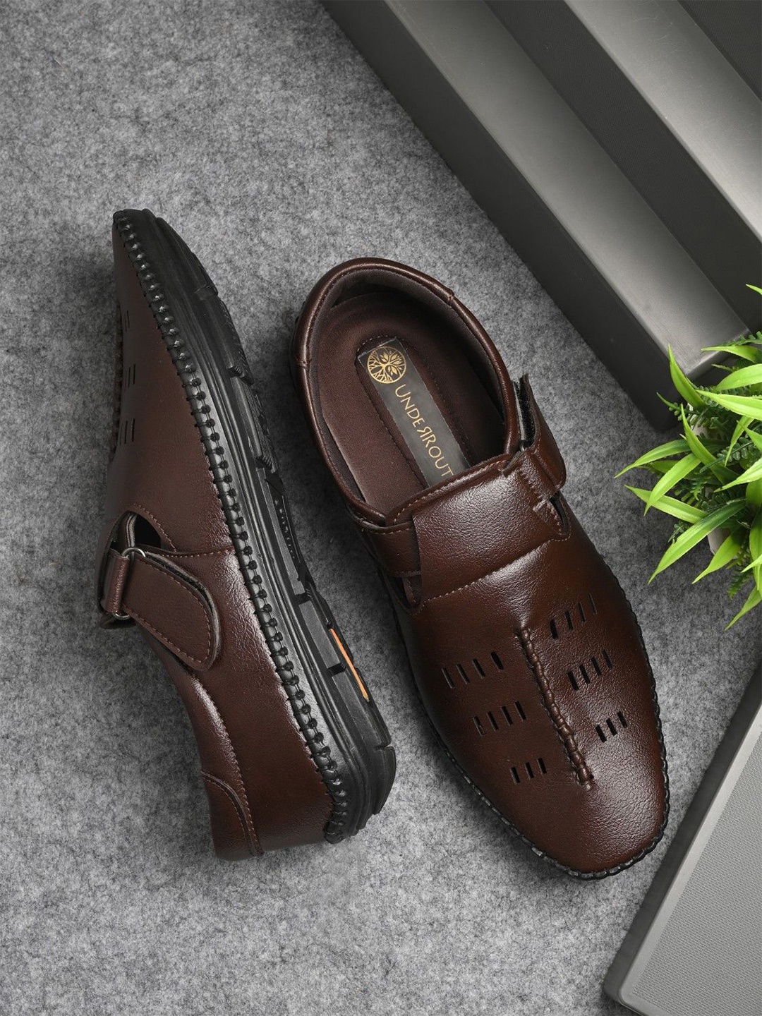 

UNDERROUTE Men Comfort Sandals, Brown