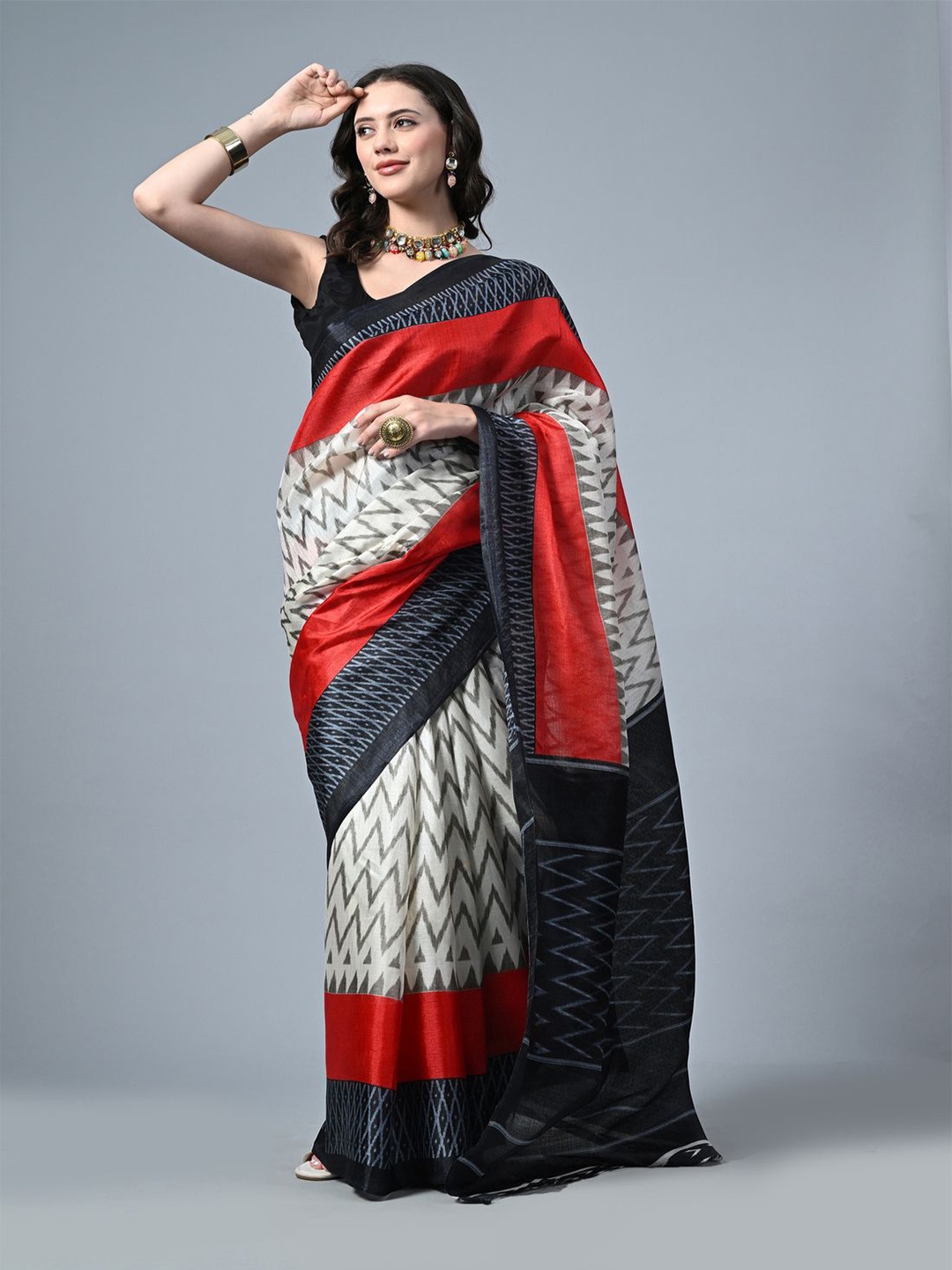 

CLAFOUTIS Geometric Bhagalpuri Saree, Black