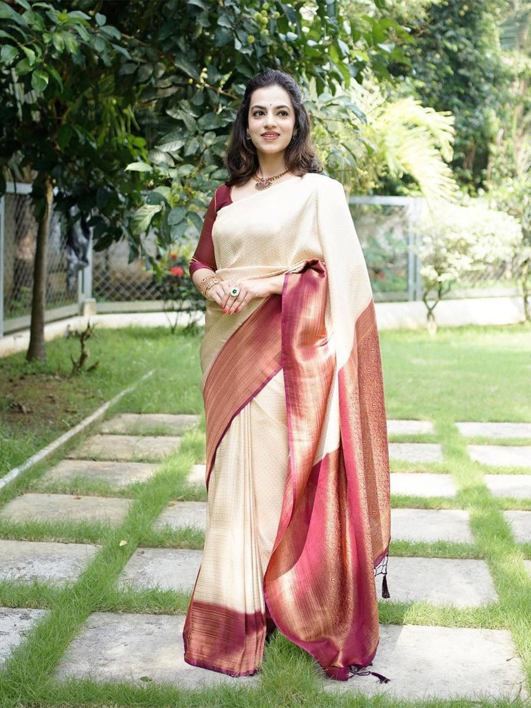 

revika Woven Design Zari Pure Silk Kanjeevaram Saree, Cream