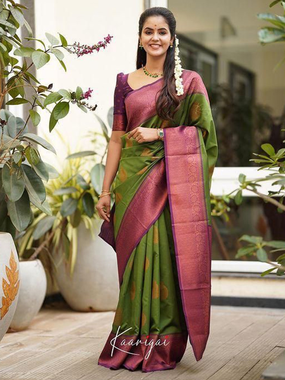 

revika Woven Design Zari Pure Silk Kanjeevaram Saree, Green