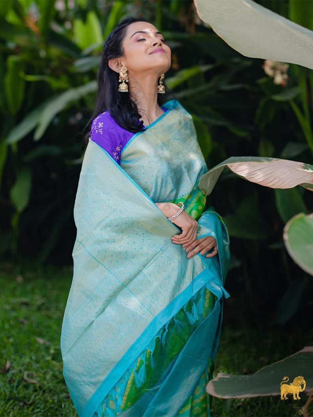 

revika Woven Design Zari Pure Silk Kanjeevaram Saree, Green