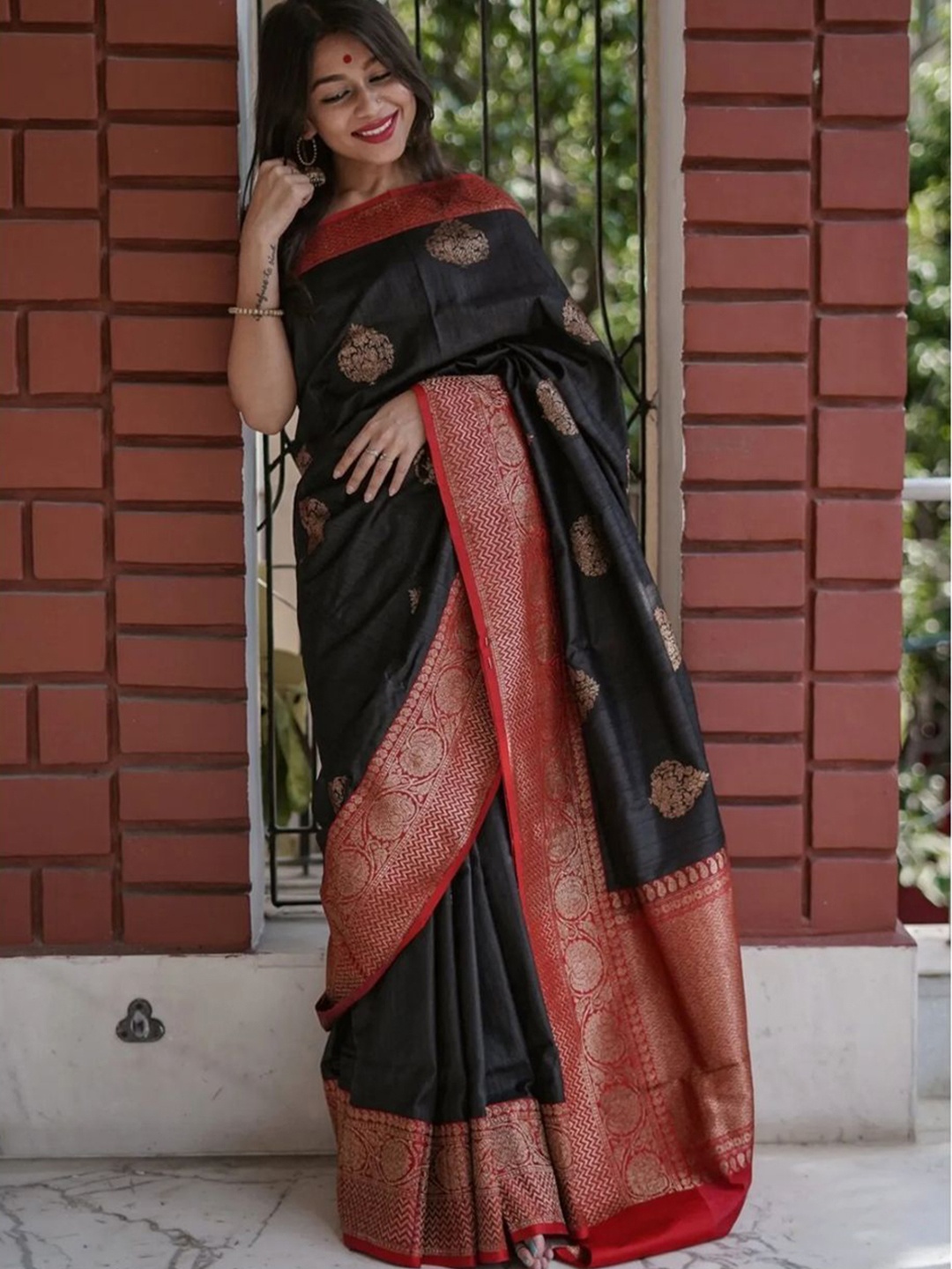 

revika Ethnic Motifs Zari Woven Pure Silk Kanjeevaram Saree, Black