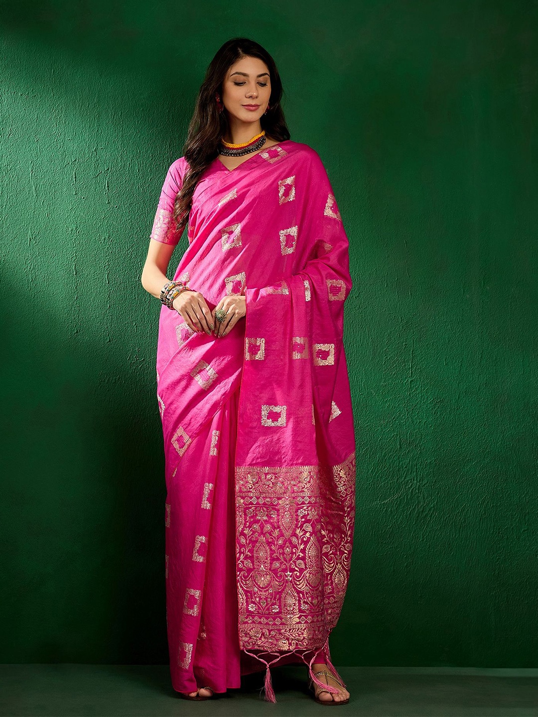 

LeeliPeeri Designer Woven Design Embroidered Saree, Pink