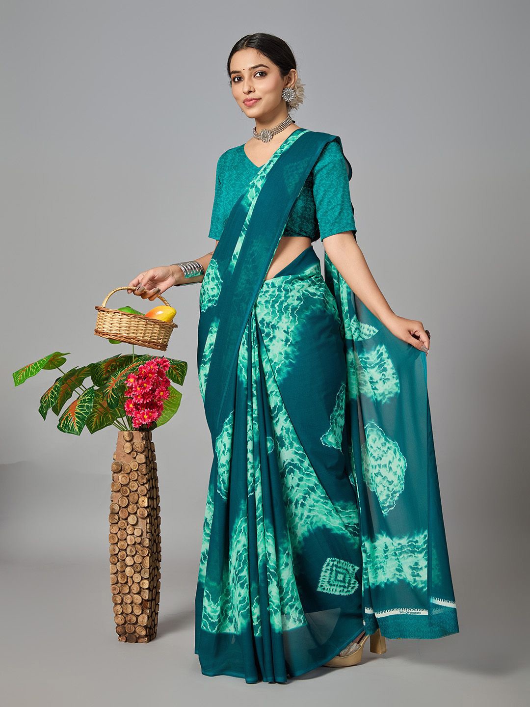 

NIRMAL CREATION Tie and Dye Dyed Saree, Turquoise blue