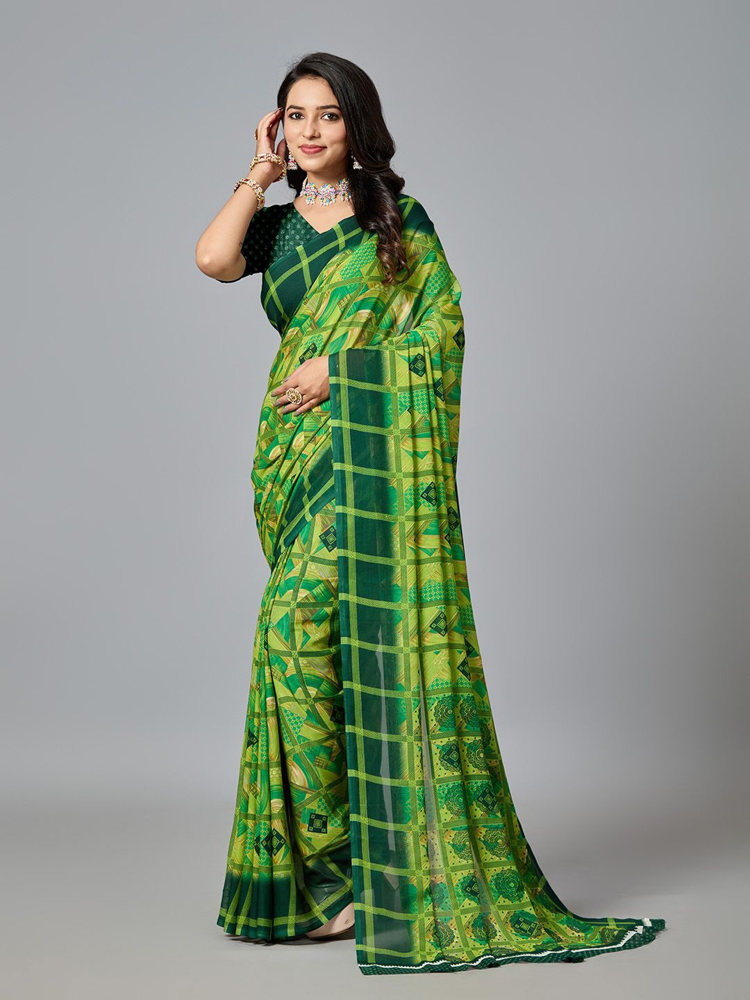

NIRMAL CREATION Checked Saree with Blouse, Green