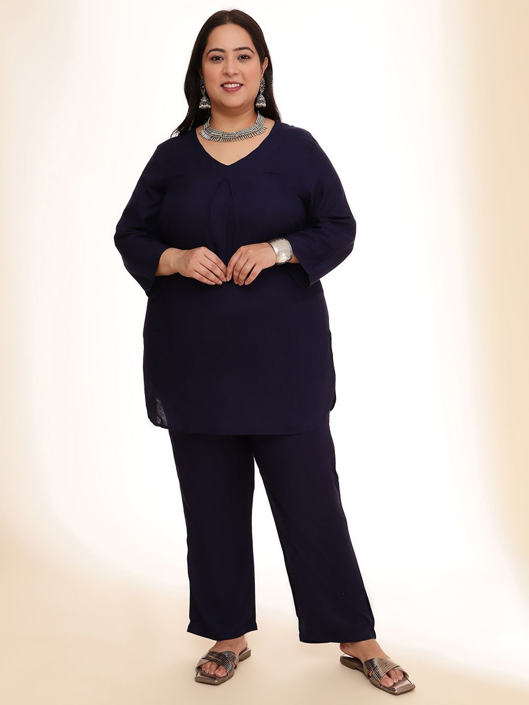 

URG Plus Size V-Neck Top With Trousers, Navy blue
