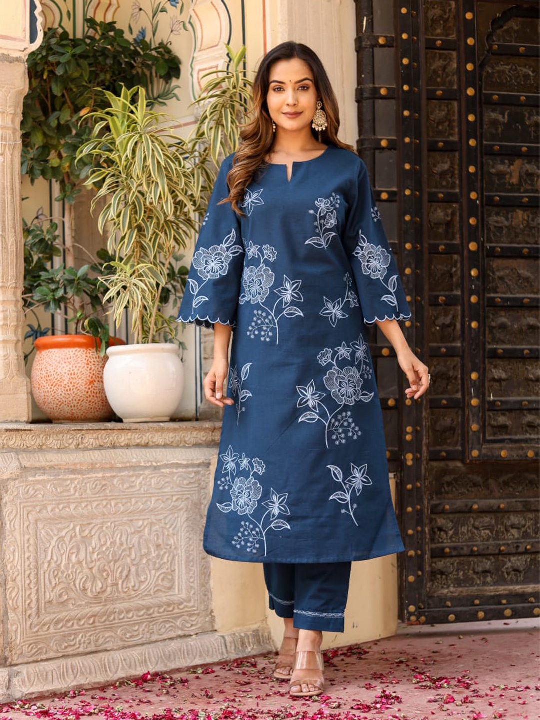 Chandbaali Floral Embroidered Thread Work Pure Cotton Straight Kurta with Trousers, Blue