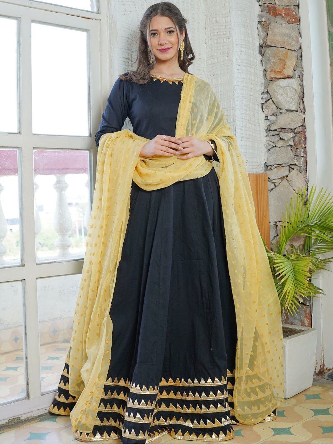 

HOUSE OF JAMOTI Boat Neck Gotta Patti Anarkali Kurta With Dupatta, Black