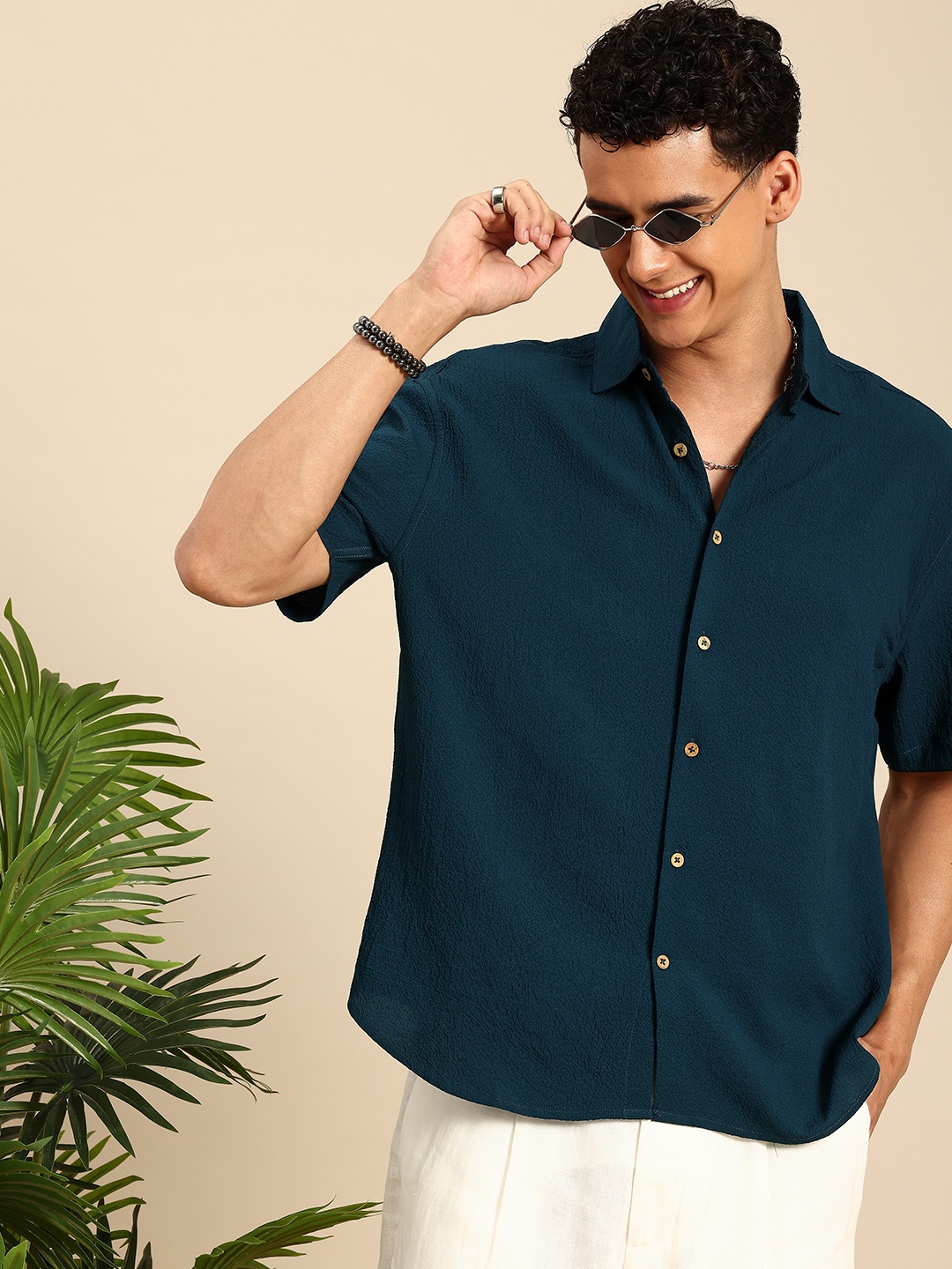 

Mast & Harbour Men Textured Relaxed Fit Casual Shirt, Navy blue