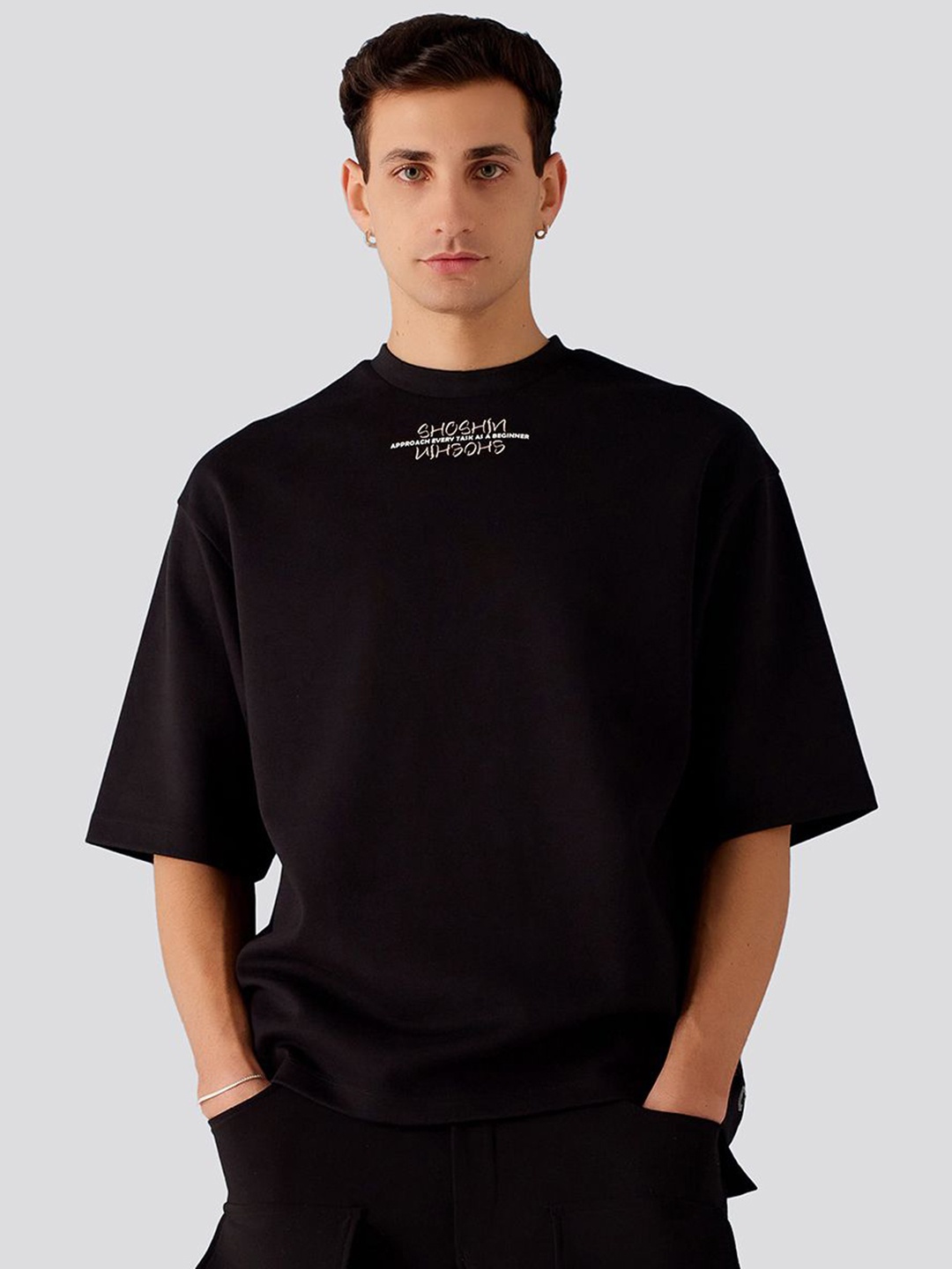 

Muvazo Unisex Extended Sleeves Pockets T-shirt, Black