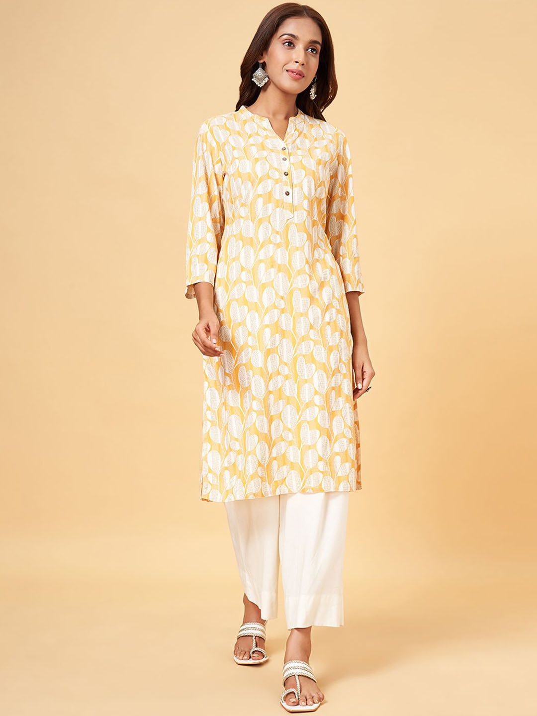 

RANGMANCH BY PANTALOONS Mandarin Collar Floral Printed Straight Kurta, Yellow