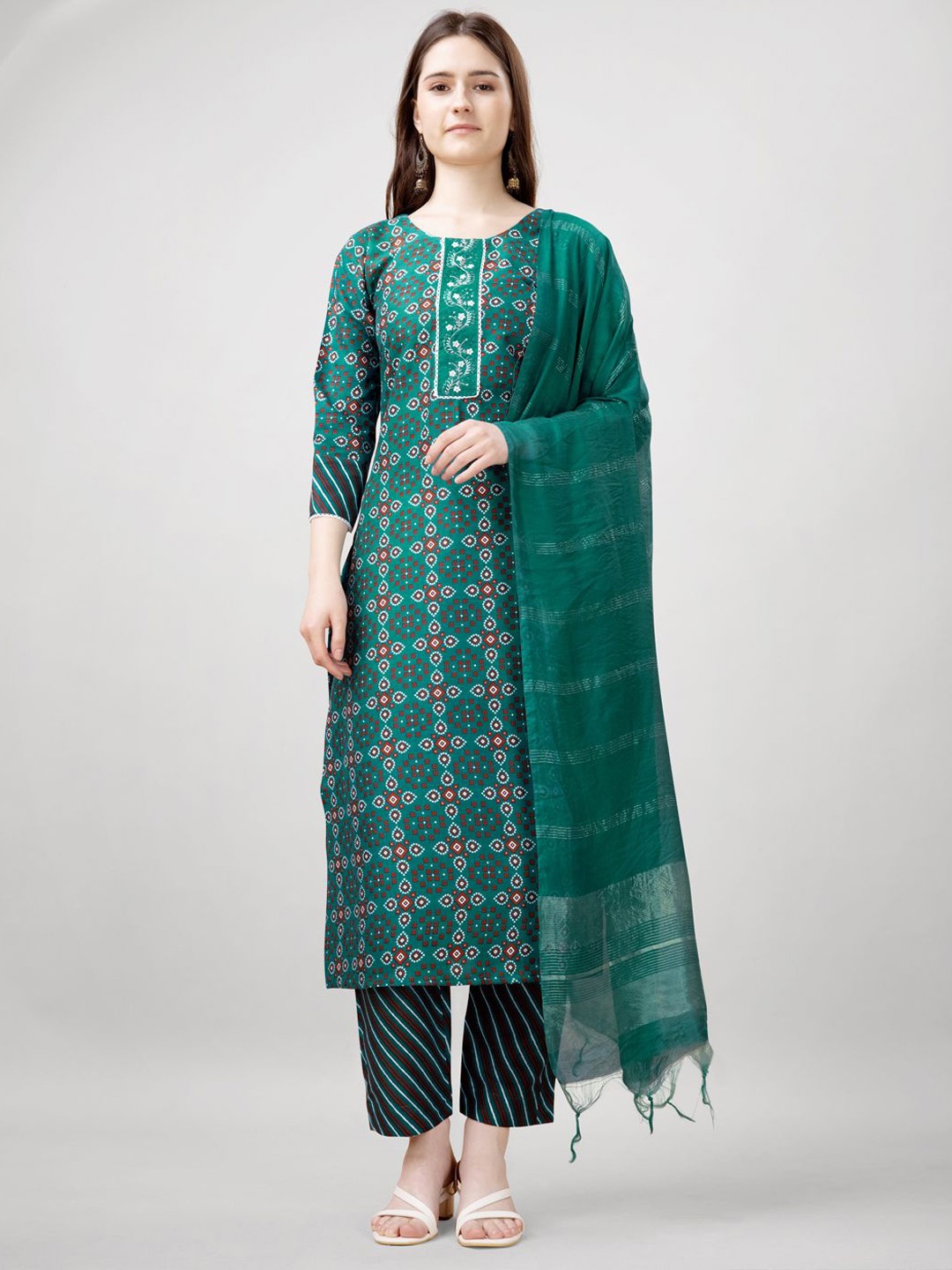 

ARADHNA Geometric Printed Thread Work Straight Kurta With Trouser & Dupatta, Green