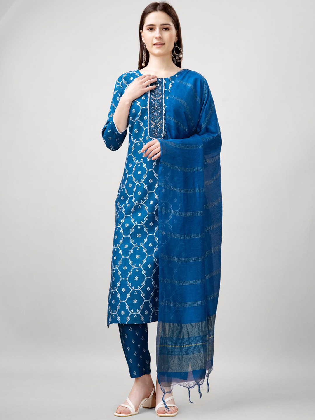 

ARADHNA Ethnic Motifs Printed Thread Work Straight Kurta with Trousers & With Dupatta, Blue