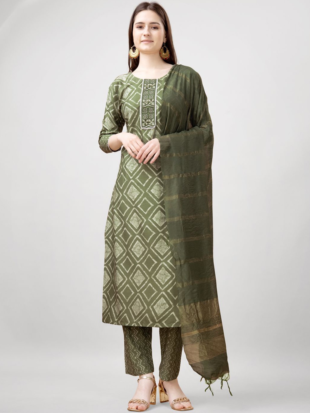 

ARADHNA Geometric Printed Thread Work Straight Kurta With Trousers & Dupatta, Green