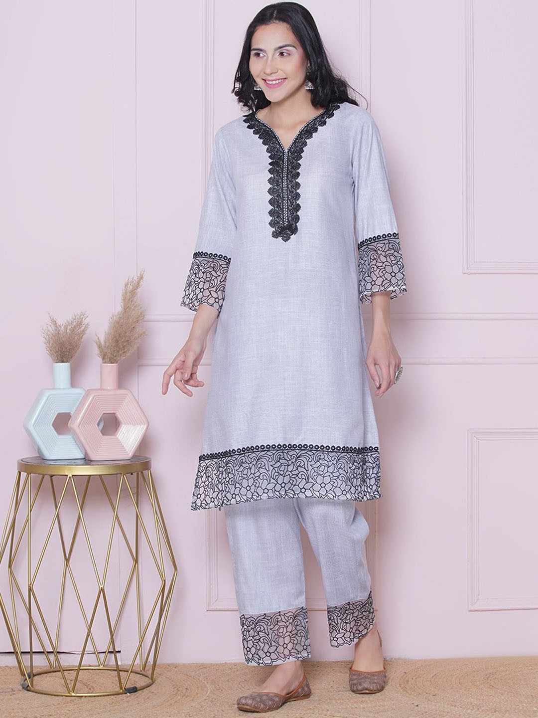 

Bhama Couture Floral Yoke Design V-Neck Straight Kurta With Palazzos, Grey