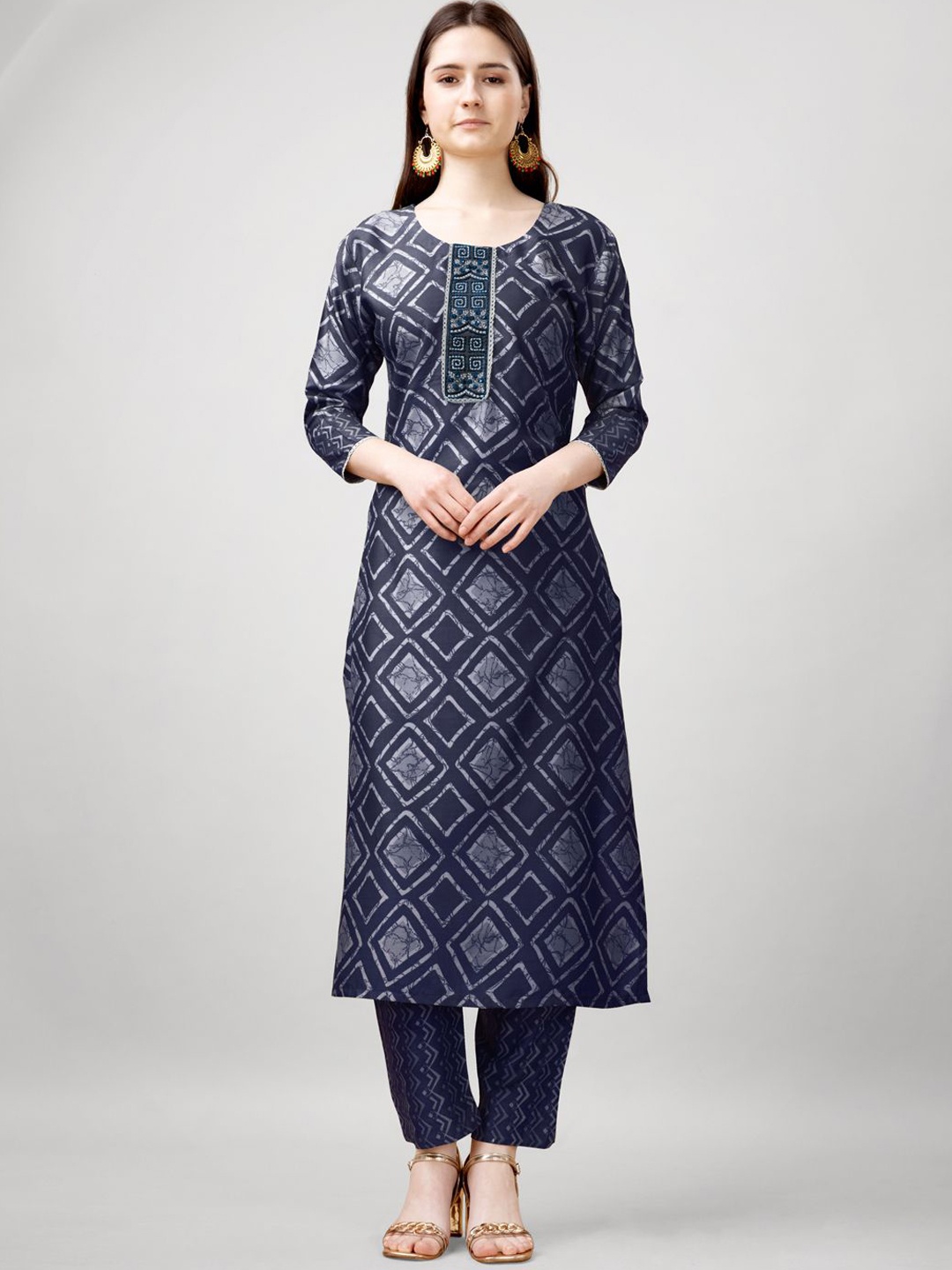 

ARADHNA Geometric Printed Thread Work Straight Kurta With Trousers & Dupatta, Grey