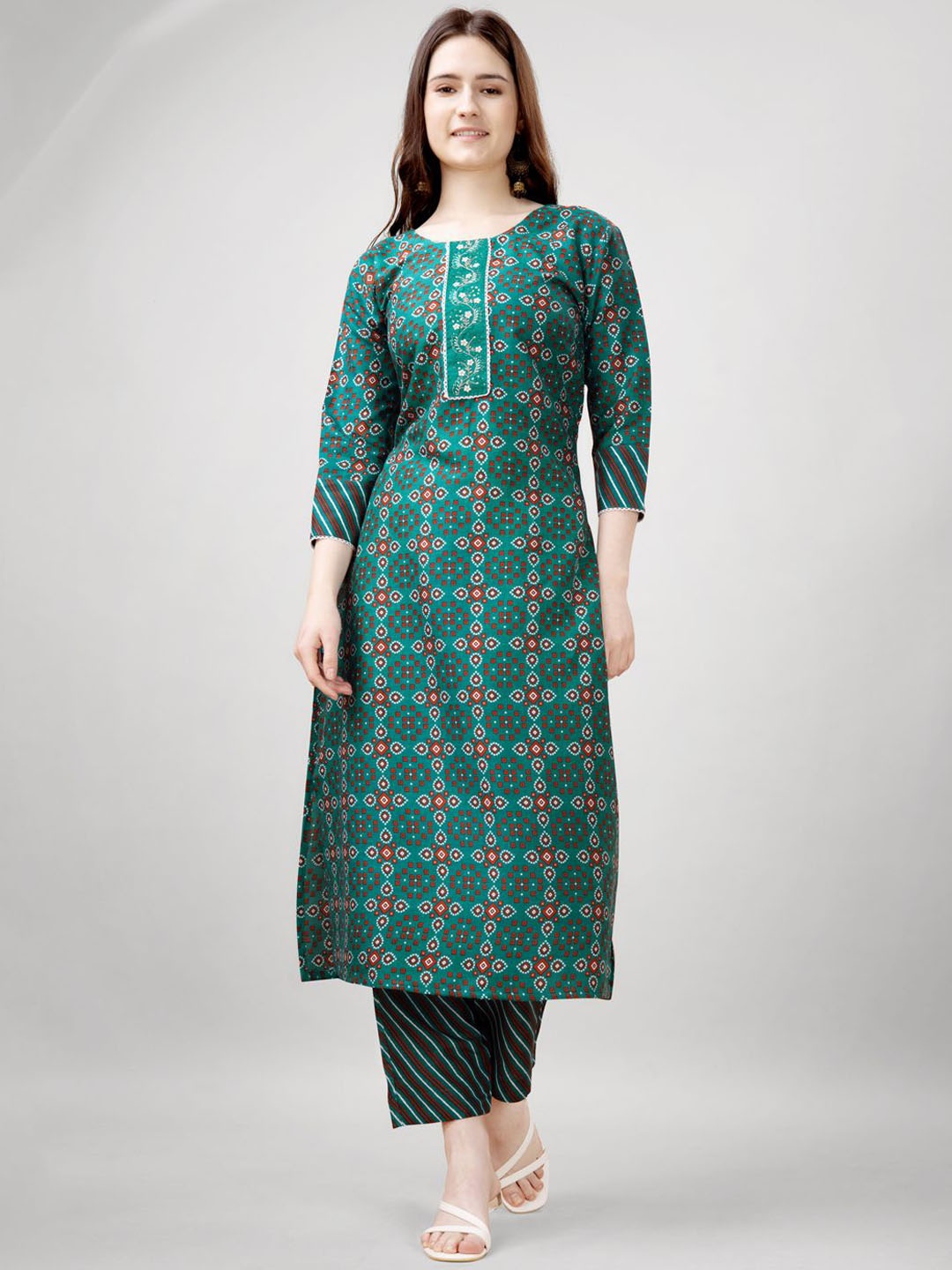 

ARADHNA Ethnic Motifs Printed Thread Work Straight Kurta With Trouser, Green