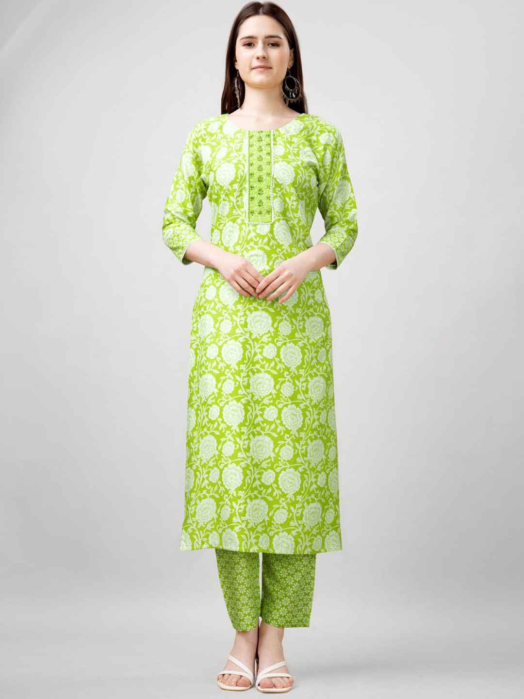 

ARADHNA Floral Printed Thread Work Straight Kurta With Trouser, Green