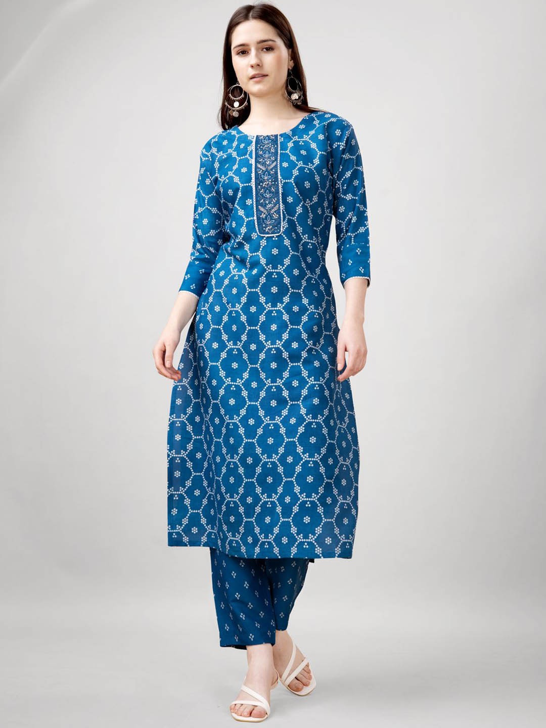 

ARADHNA Ethnic Motifs Printed Thread Work Straight Kurta With Trousers & Dupatta, Blue