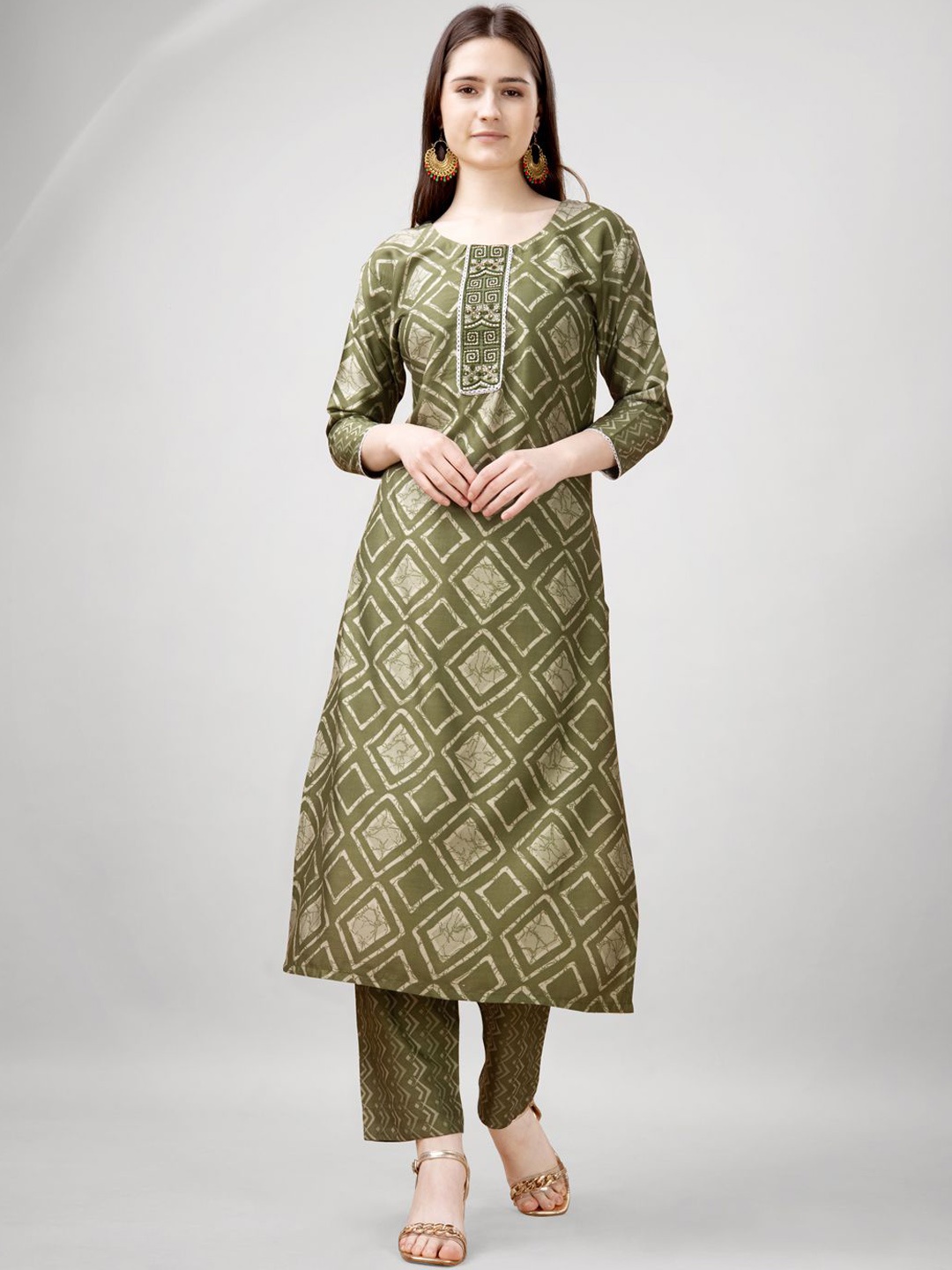 

ARADHNA Geometric Printed Thread Work Straight Kurta With Trouser, Green