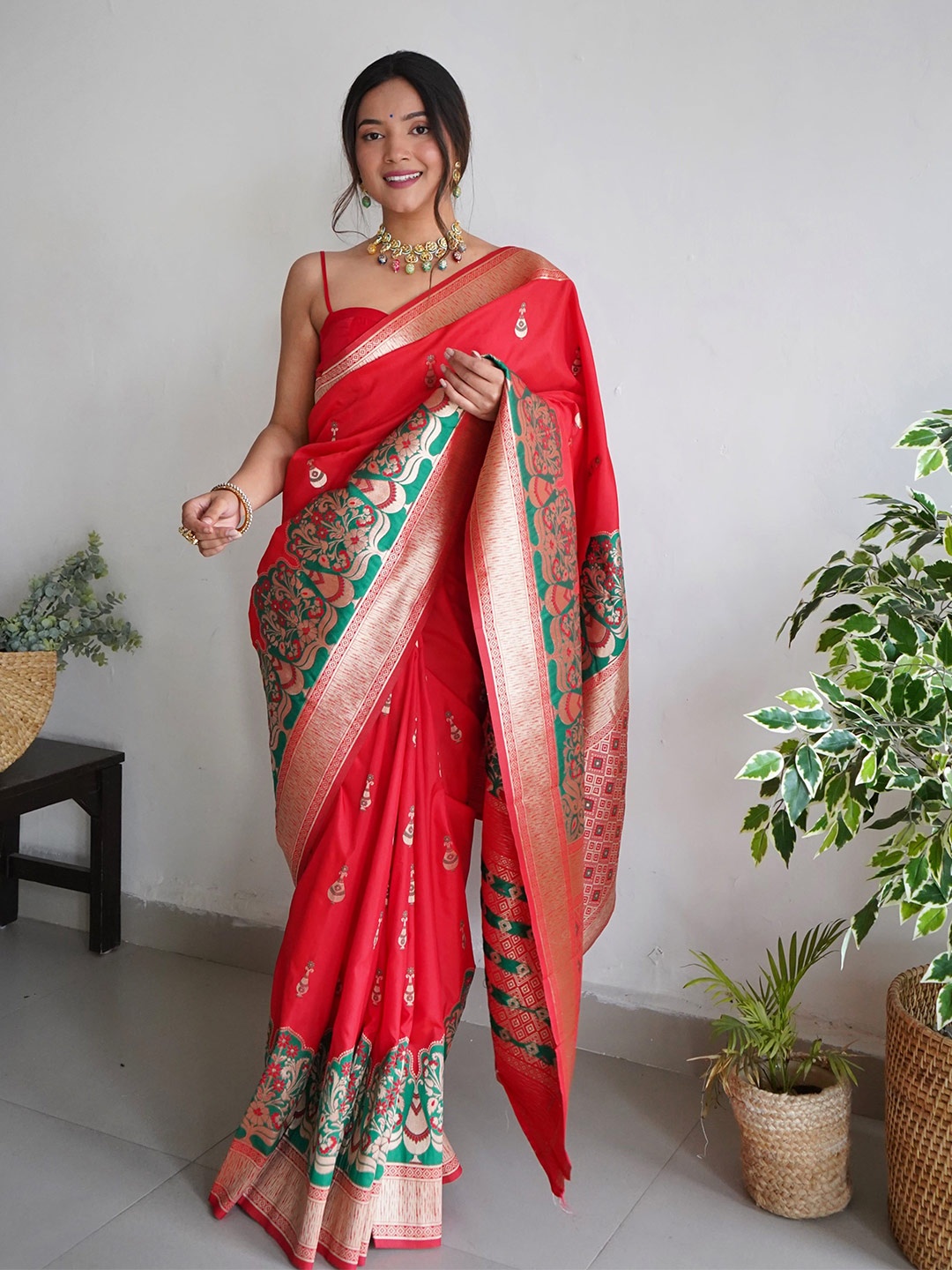 

MBL Woven Design Zari Pure Silk Banarasi Saree, Red