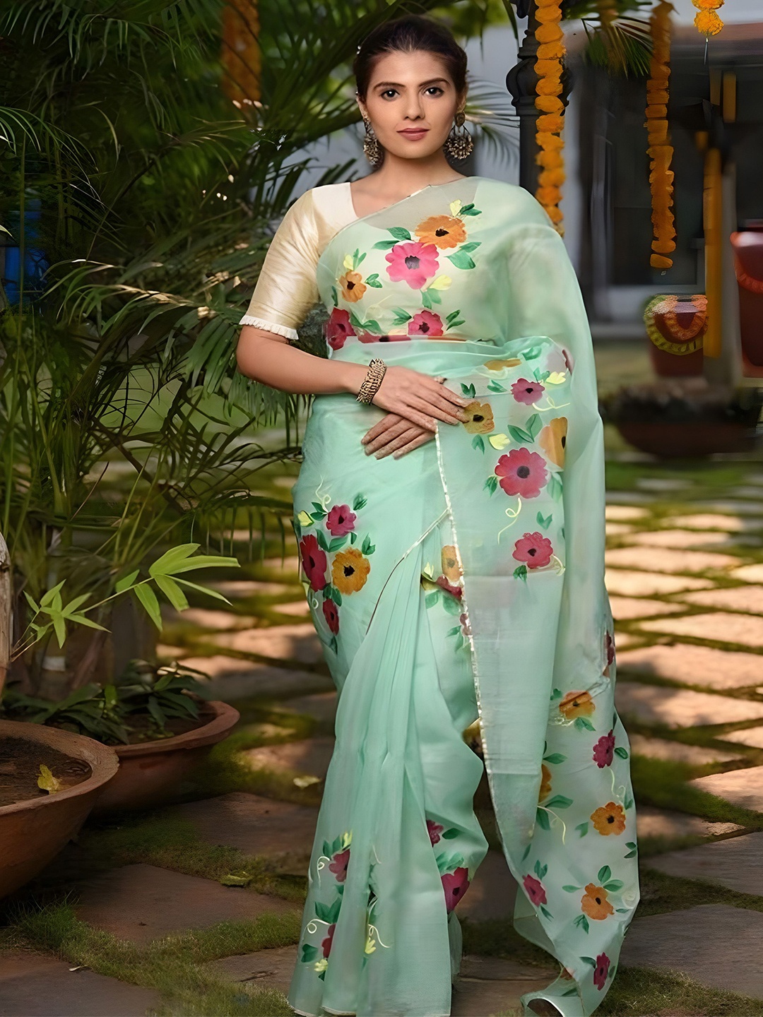 

Anouk Floral Zari Saree with Blouse, Green