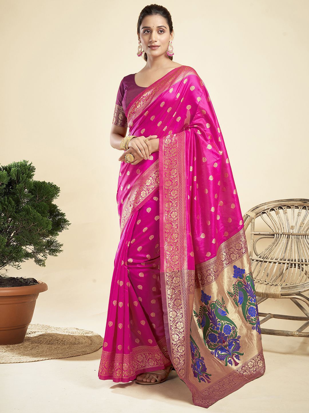 

KALINI Woven Design Zari Pure Silk Paithani Saree, Pink