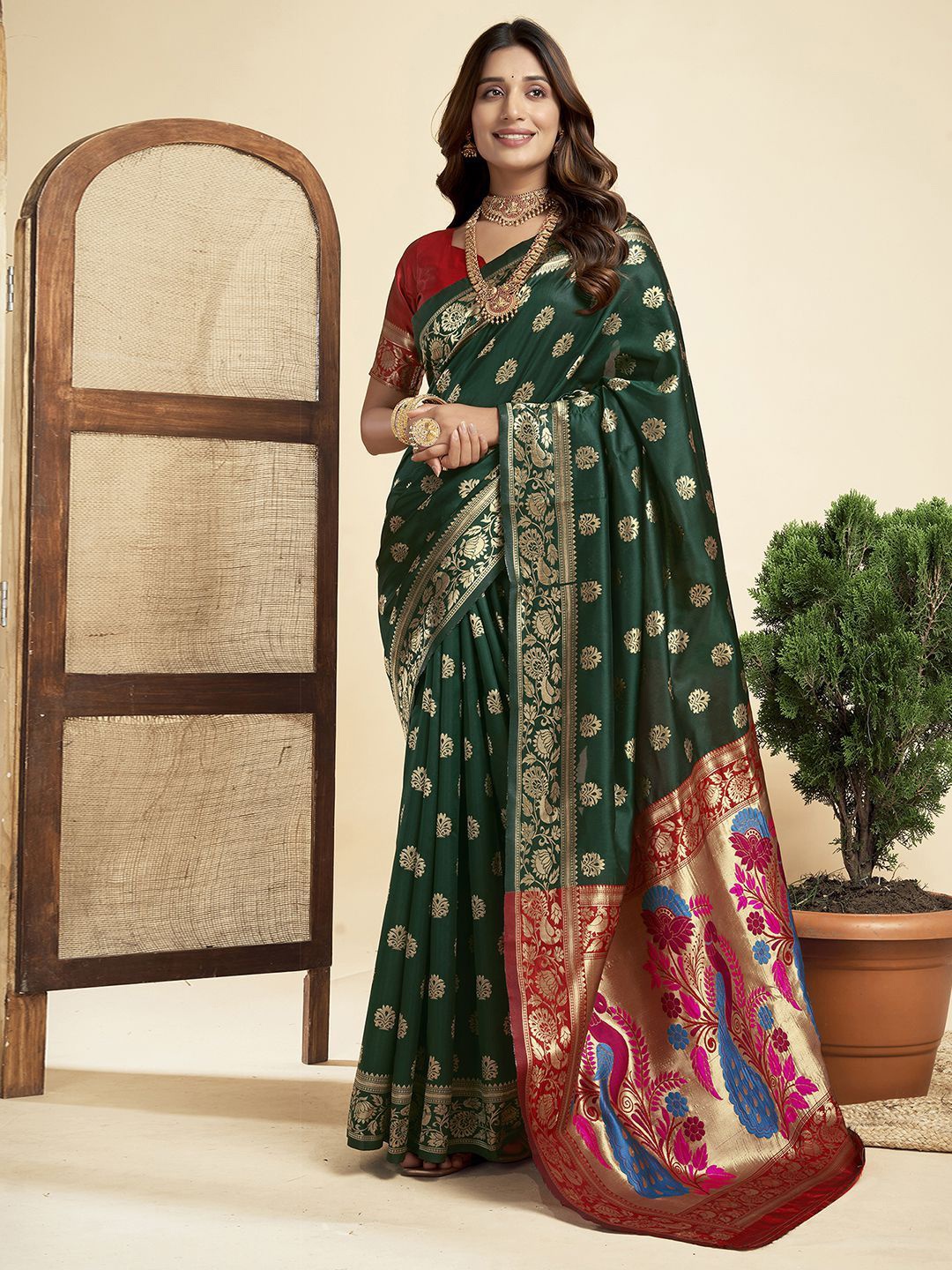 

KALINI Ethnic Motifs Zari Woven Pure Silk Paithani Saree, Green