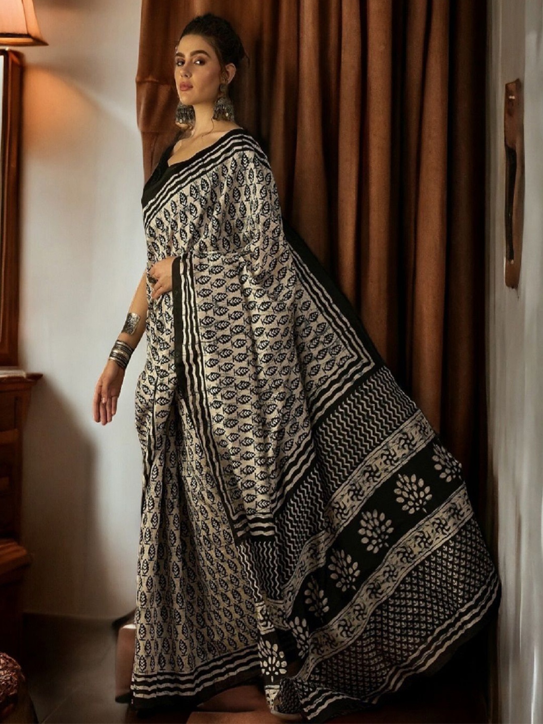 

Stylum Women Dabu Print Bhagalpuri Saree, Off white
