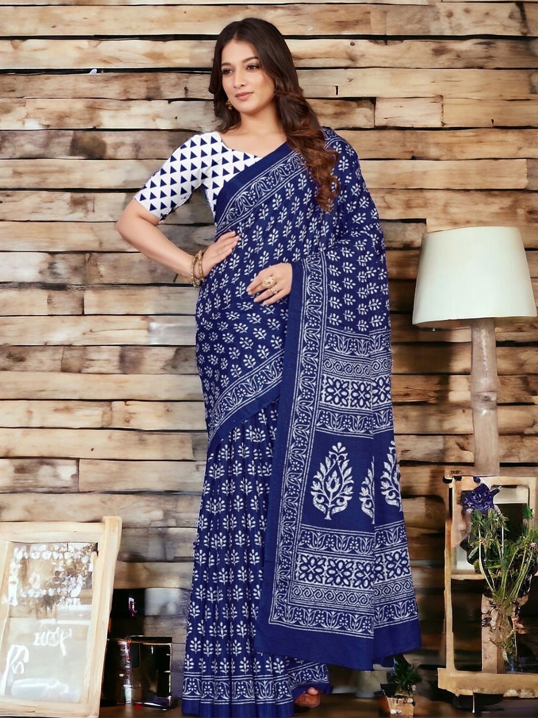 

Stylum Dabu Saree With Blouse Piece, Blue