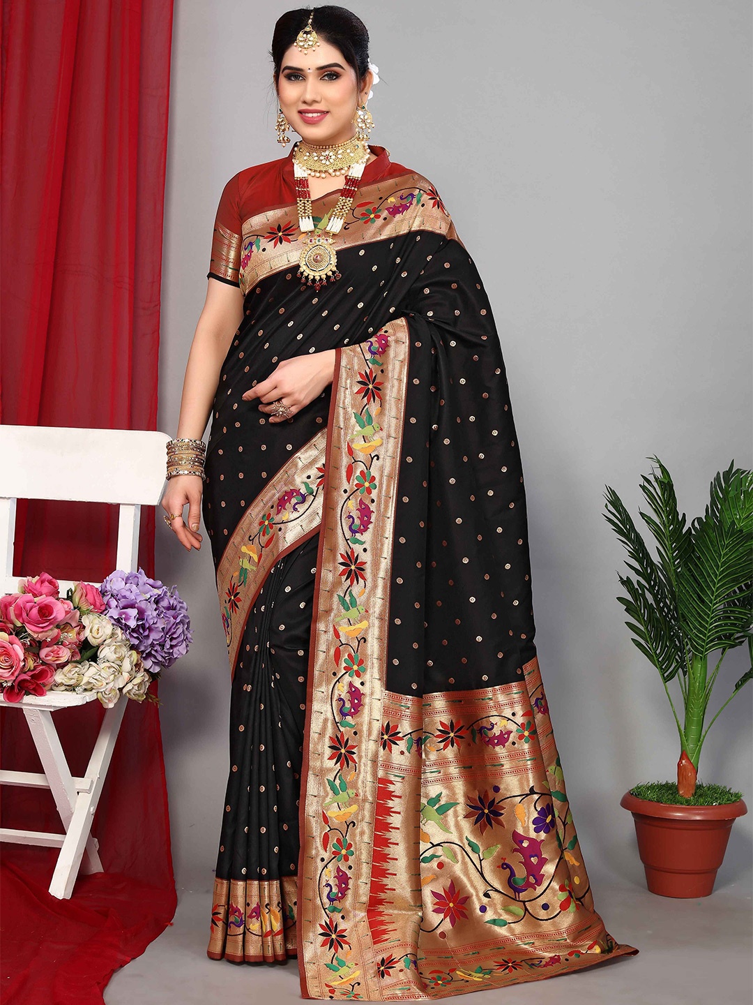 

Aardiva Ethnic Motif Zari Woven Pure Silk Paithani Saree, Black