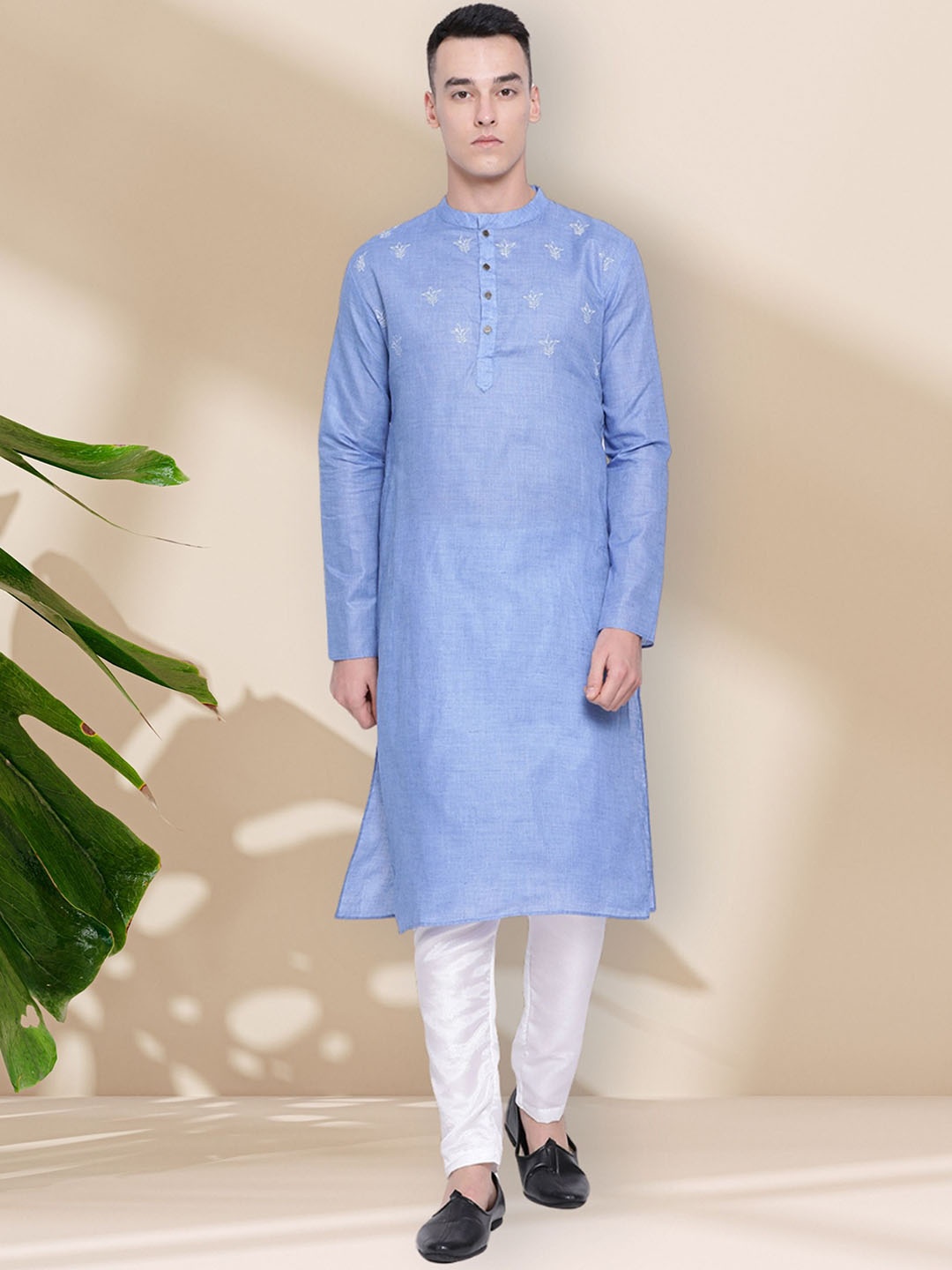 

DEVOILER Floral Yoke Design Embroidered Mandarin Collar Cotton Straight Kurta, Blue