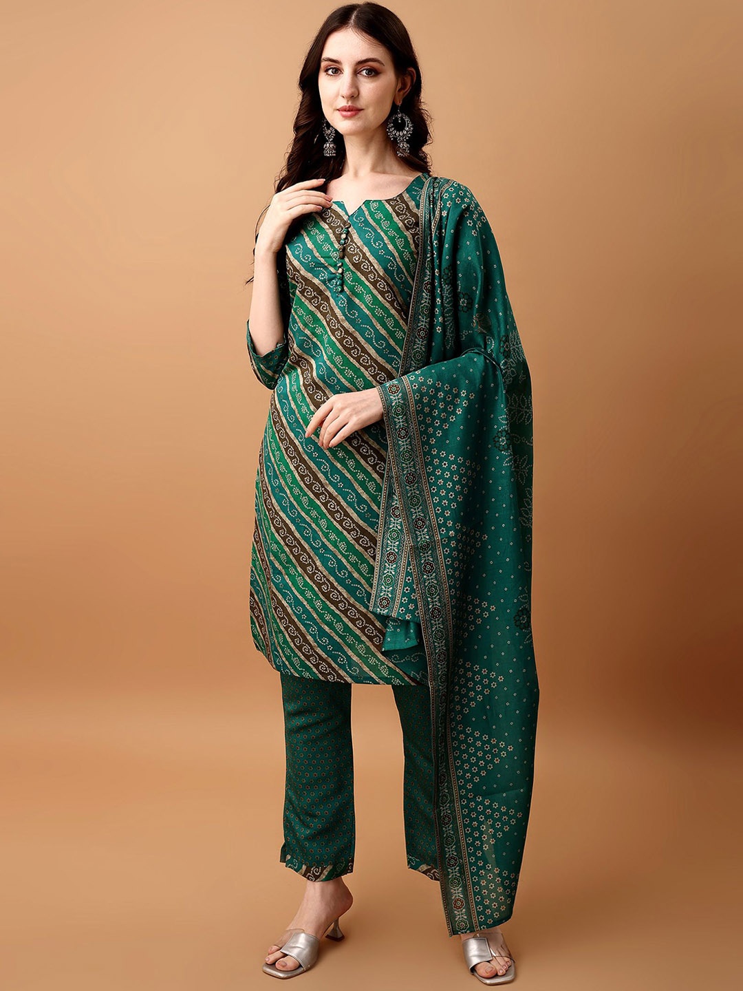 

KALINI Women Bandhani Printed Regular Kurta with Trousers & With Dupatta, Green