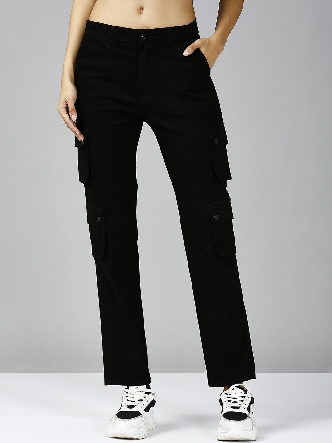 

Roadster Women Low-Rise Cargo Jeans, Black